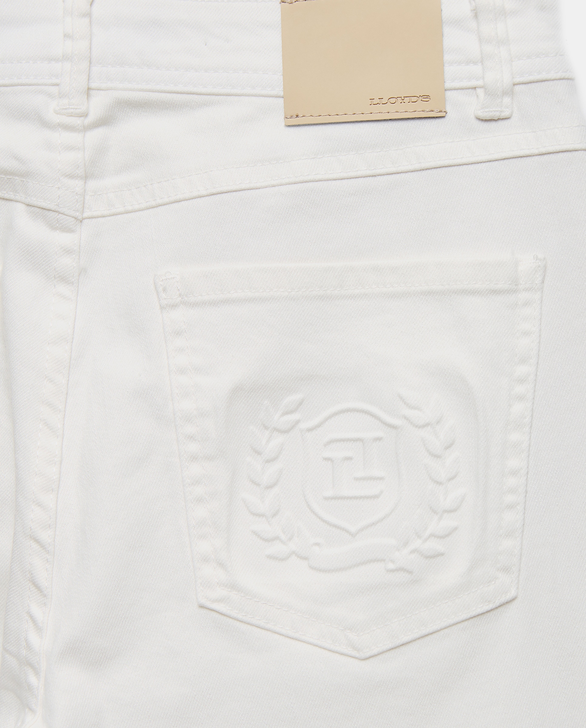 Jeans Straight com Escudo Branco-marfim-5