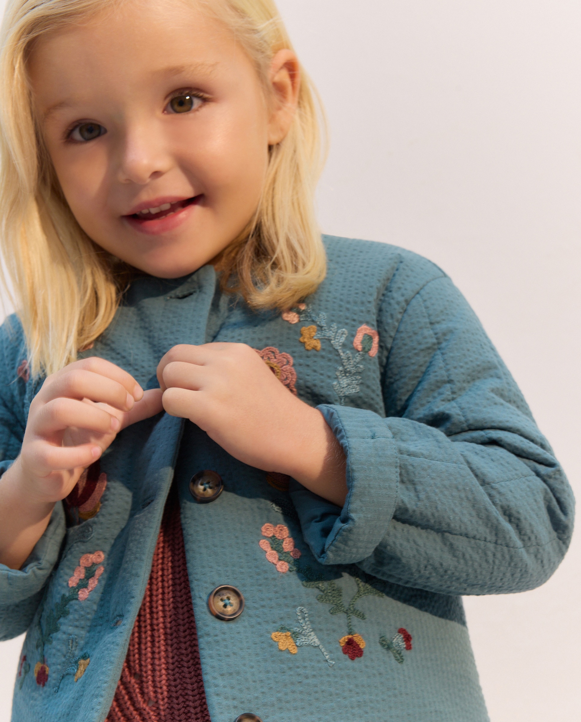 Imagem 0 de Casaco Acolchoado Ligeiro com Bordado