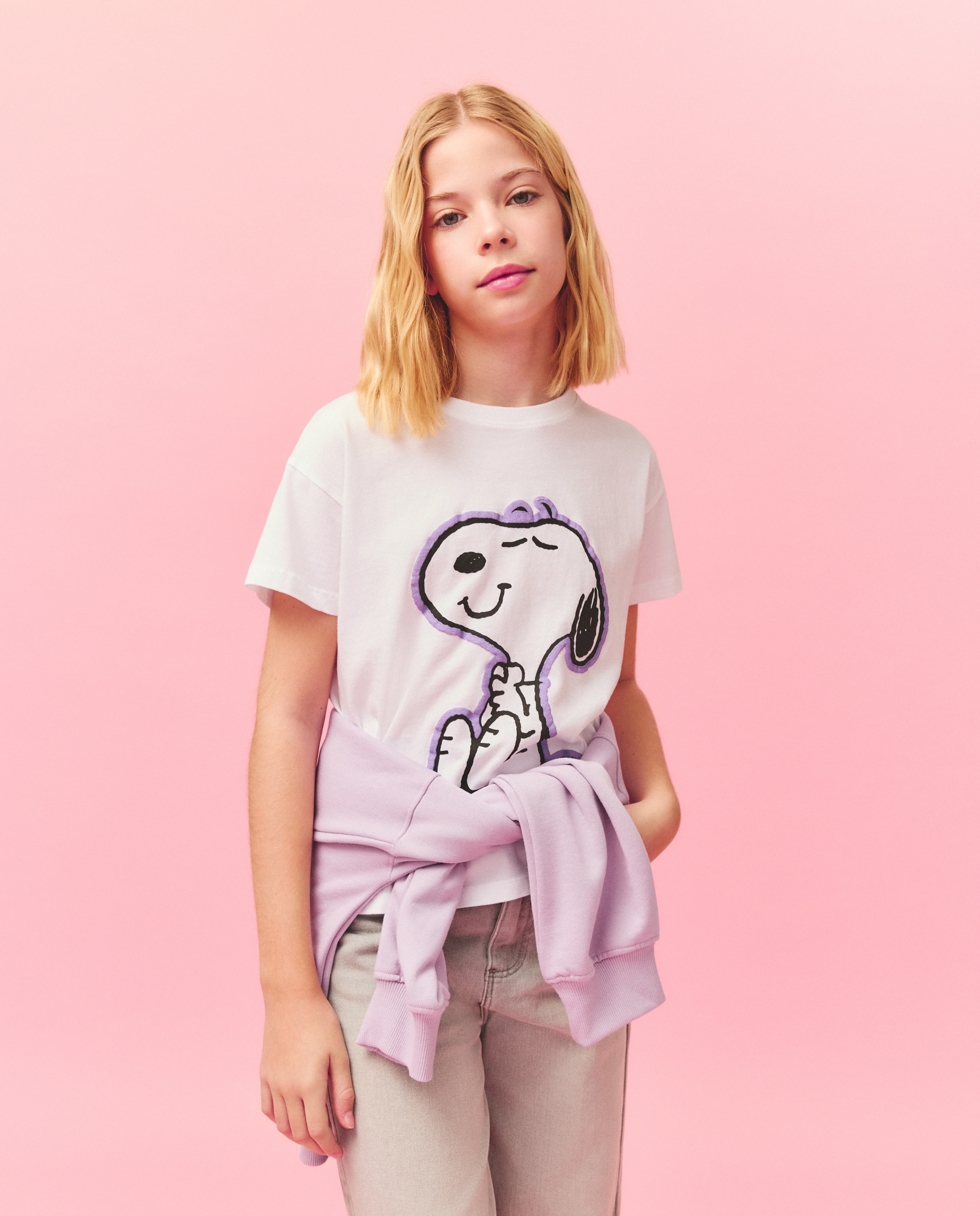 Imagem 0 de T-shirt de Manga Curta com Estampado Posicional Snoopy e Contorno de Cor em Contraste