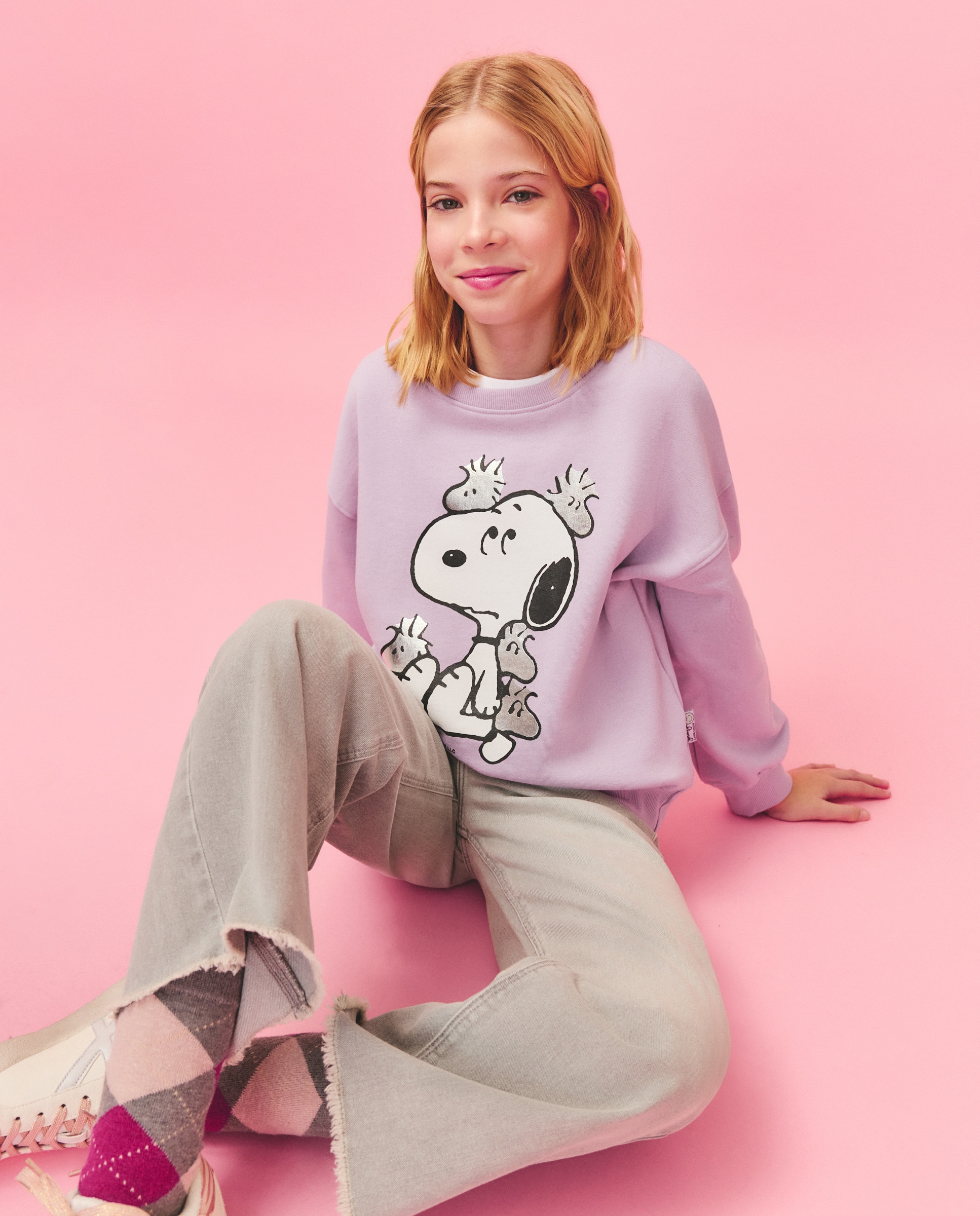 Sweatshirt de Decote Redondo com Estampado Posicional Snoopy com Woodstock em Foil Kids El Corte Inglés 282 Malva-1