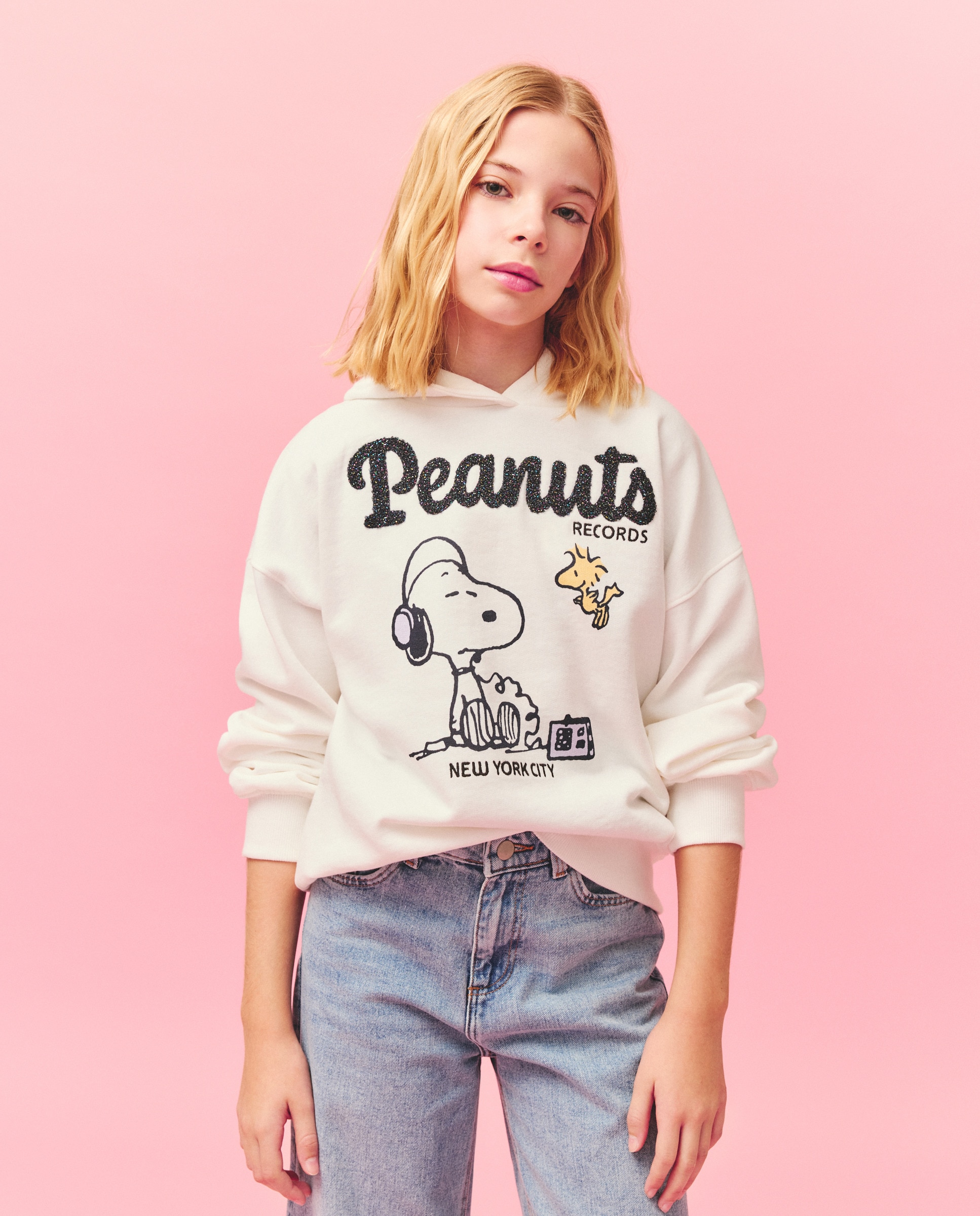 Sweatshirt com Capuz e Estampado Posicional do Snoopy a Ouvir Música 120 Cru-1