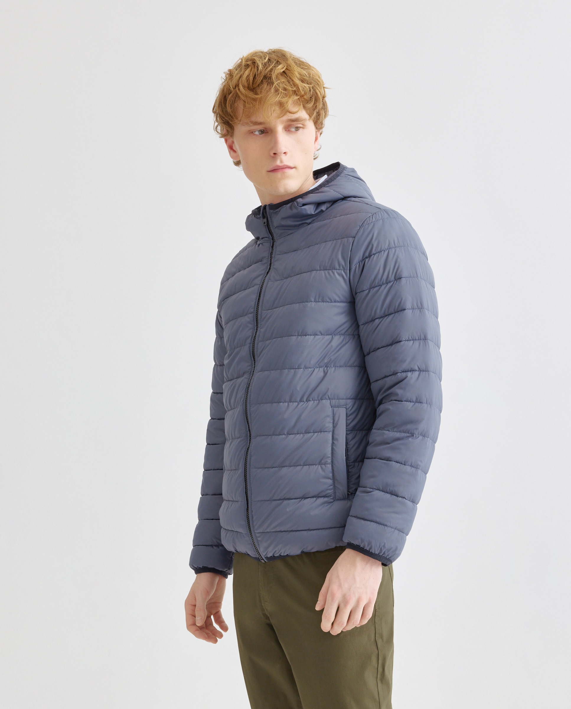 Imagen 0 de Chaqueta hombre ultraligera capucha con relleno reciclado