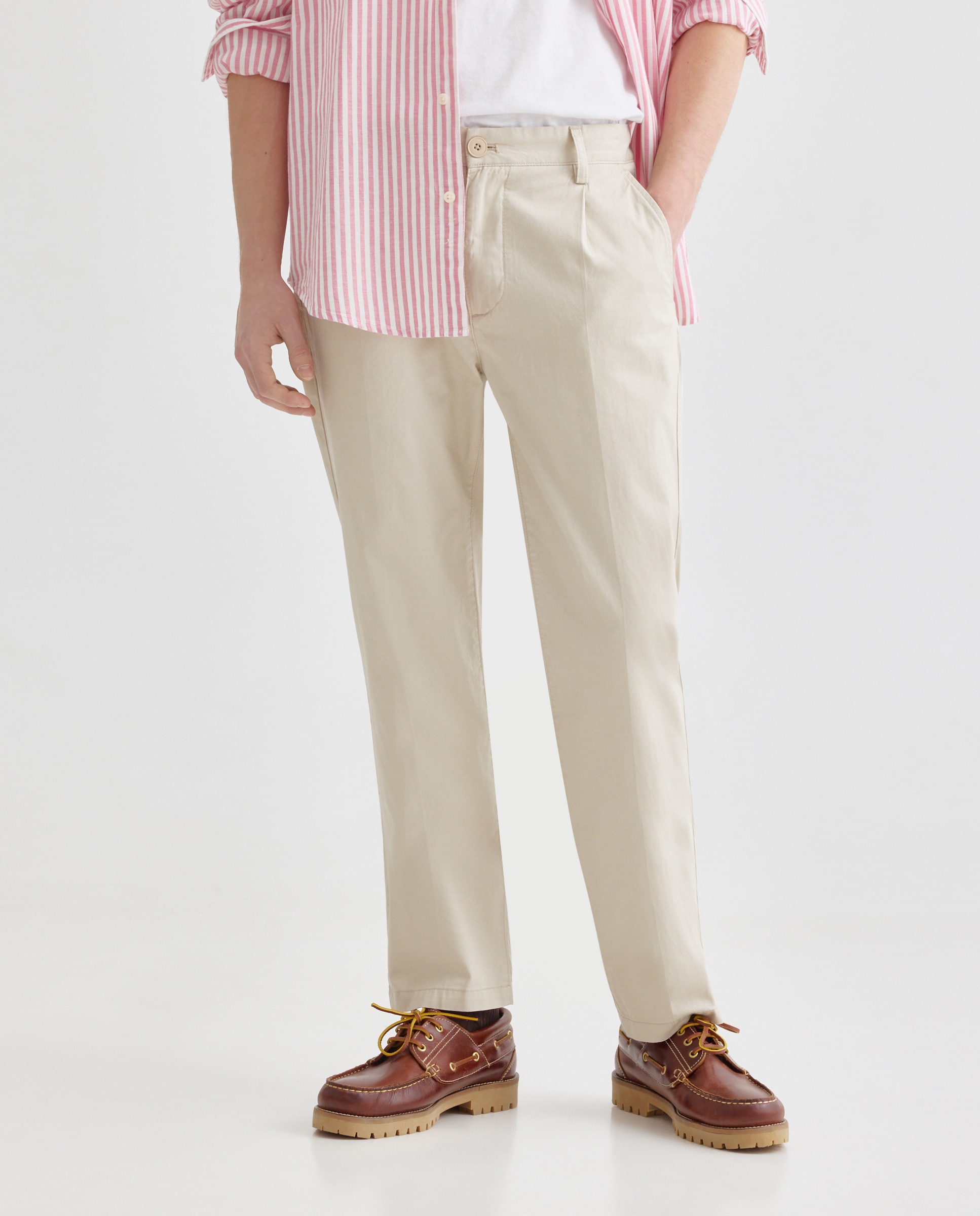 Pantalón hombre chino con pinzas Visón claro-2