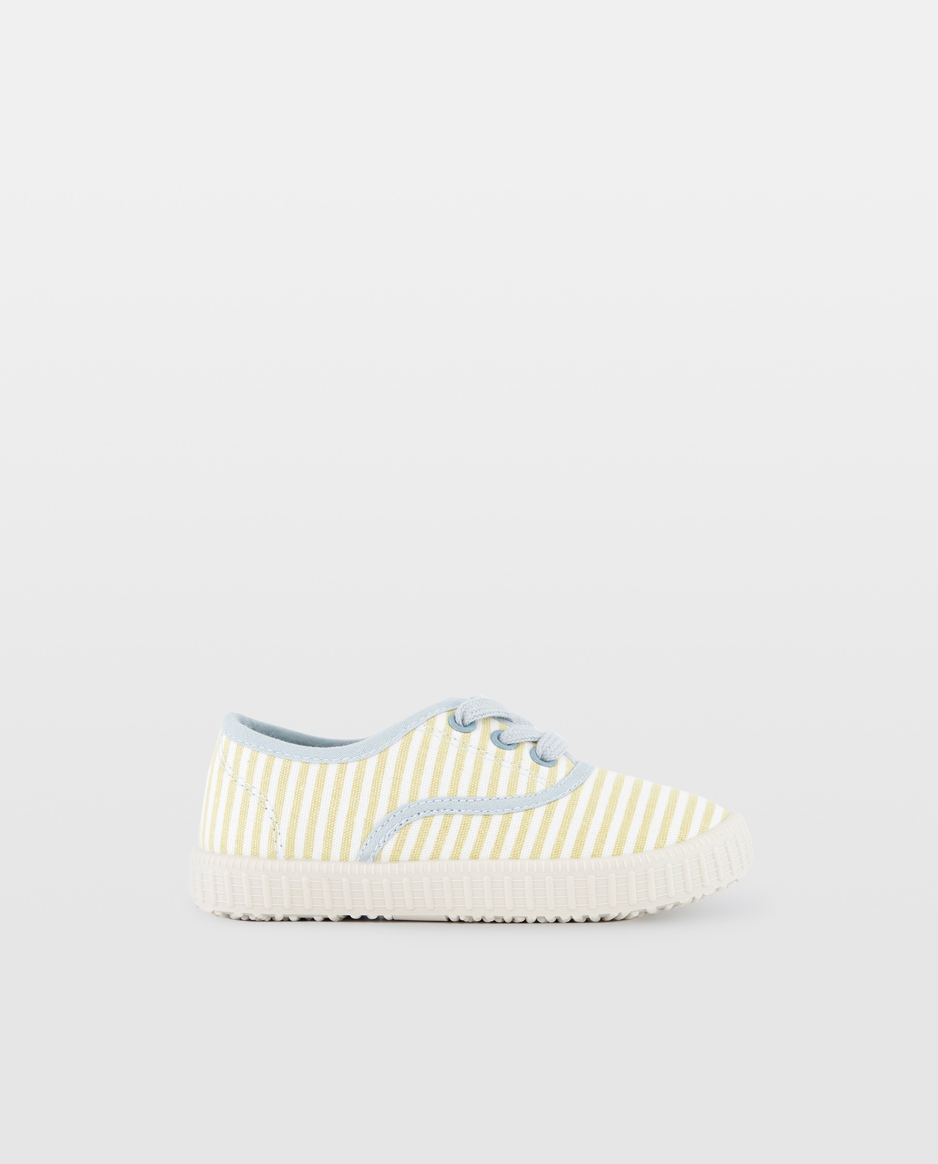 Imagen 0 de Lona bebés estamapadas con cordones  y suela flexible