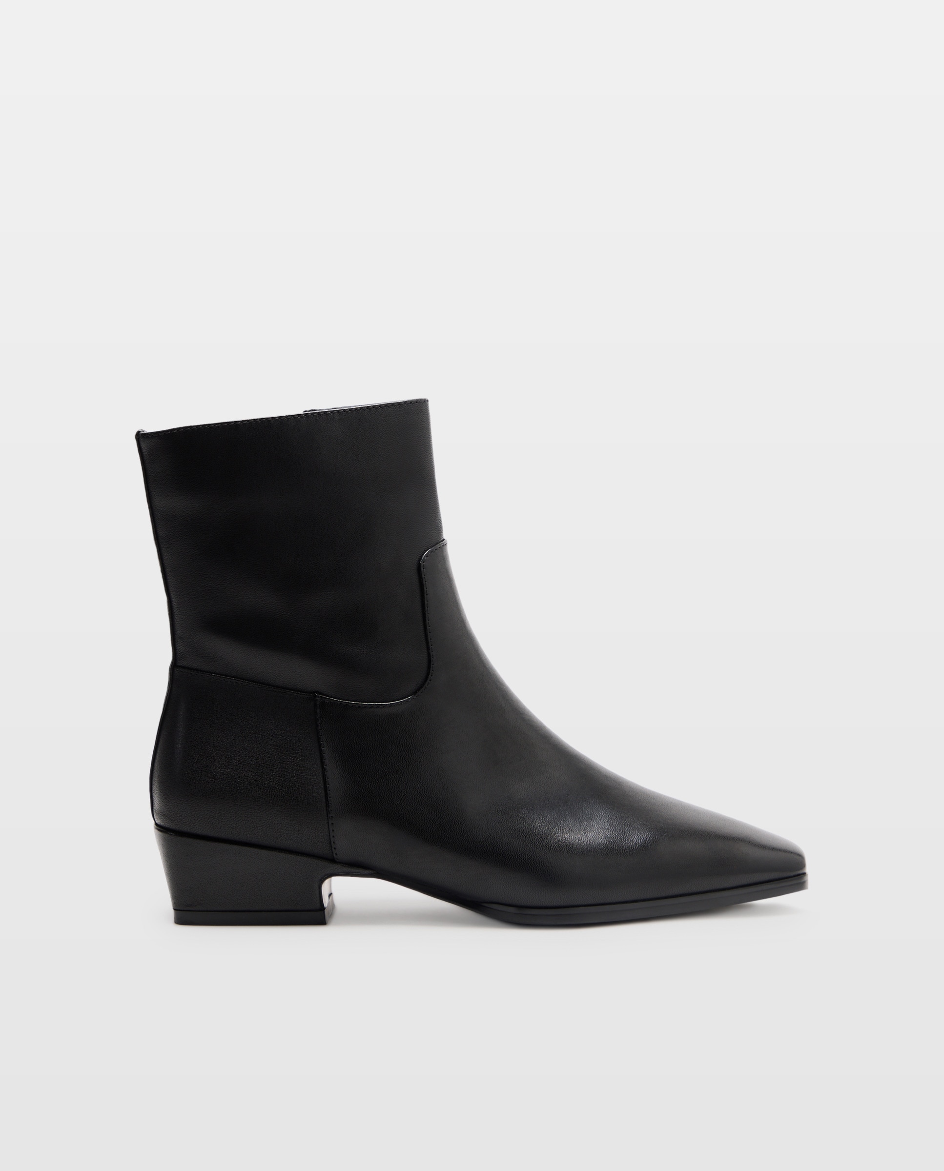 Imagem 0 de Botins de Tacão Quadrados