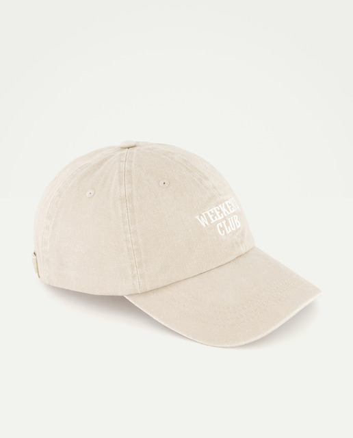 Imagem 0 de Boné com Bordado de Fantasia