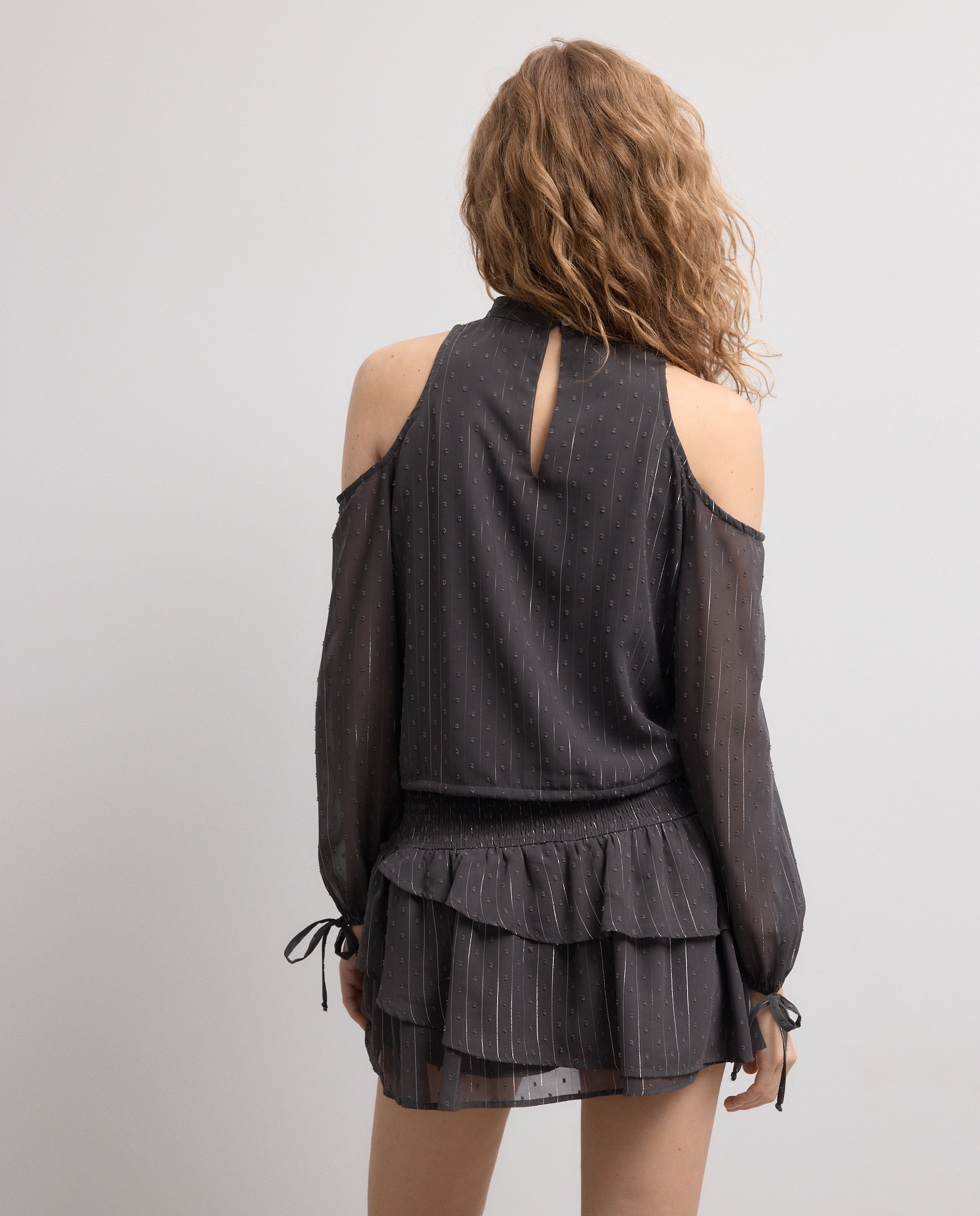 Saia Curta com Folho e Plumetti Cinzento-3