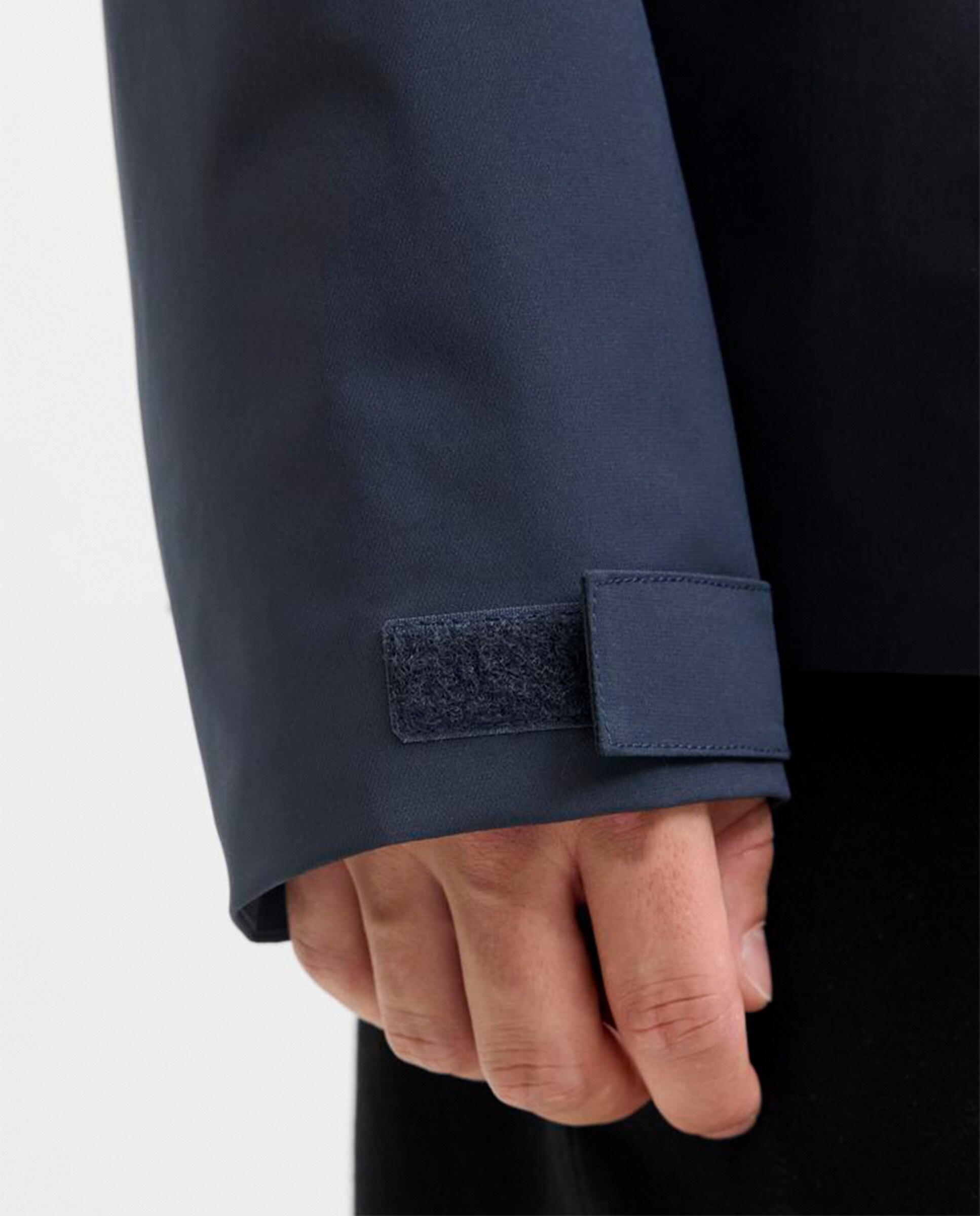 Casaco Ligeiro Softshell com Capuz Preto-4