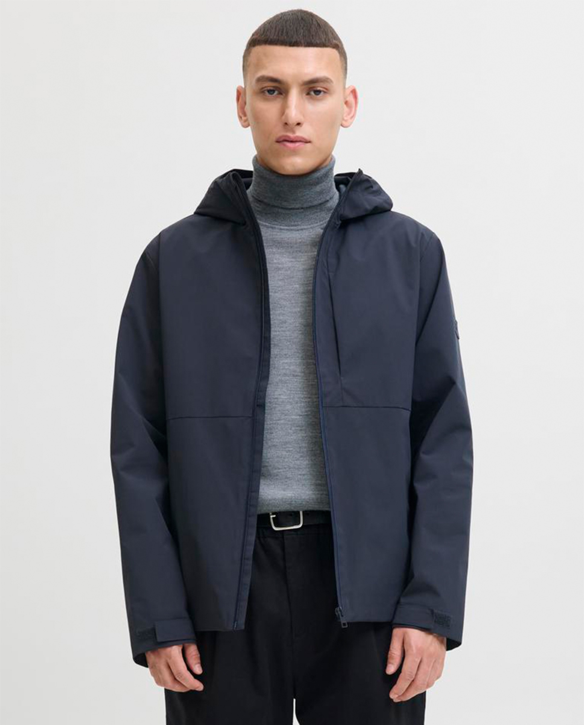Casaco Ligeiro Softshell com Capuz Preto-1