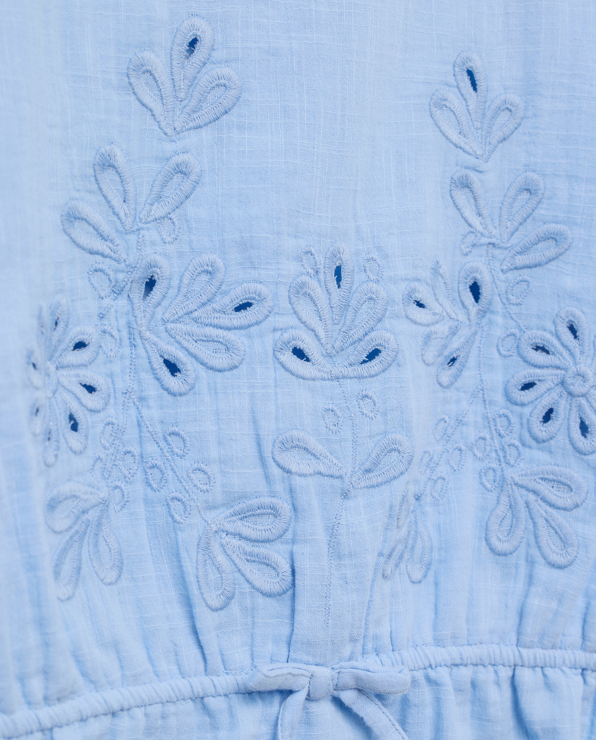 Blusa de Manga pelo Tornozelo Perfurada e Bordada no Mesmo Tom 410 Azul Claro-6