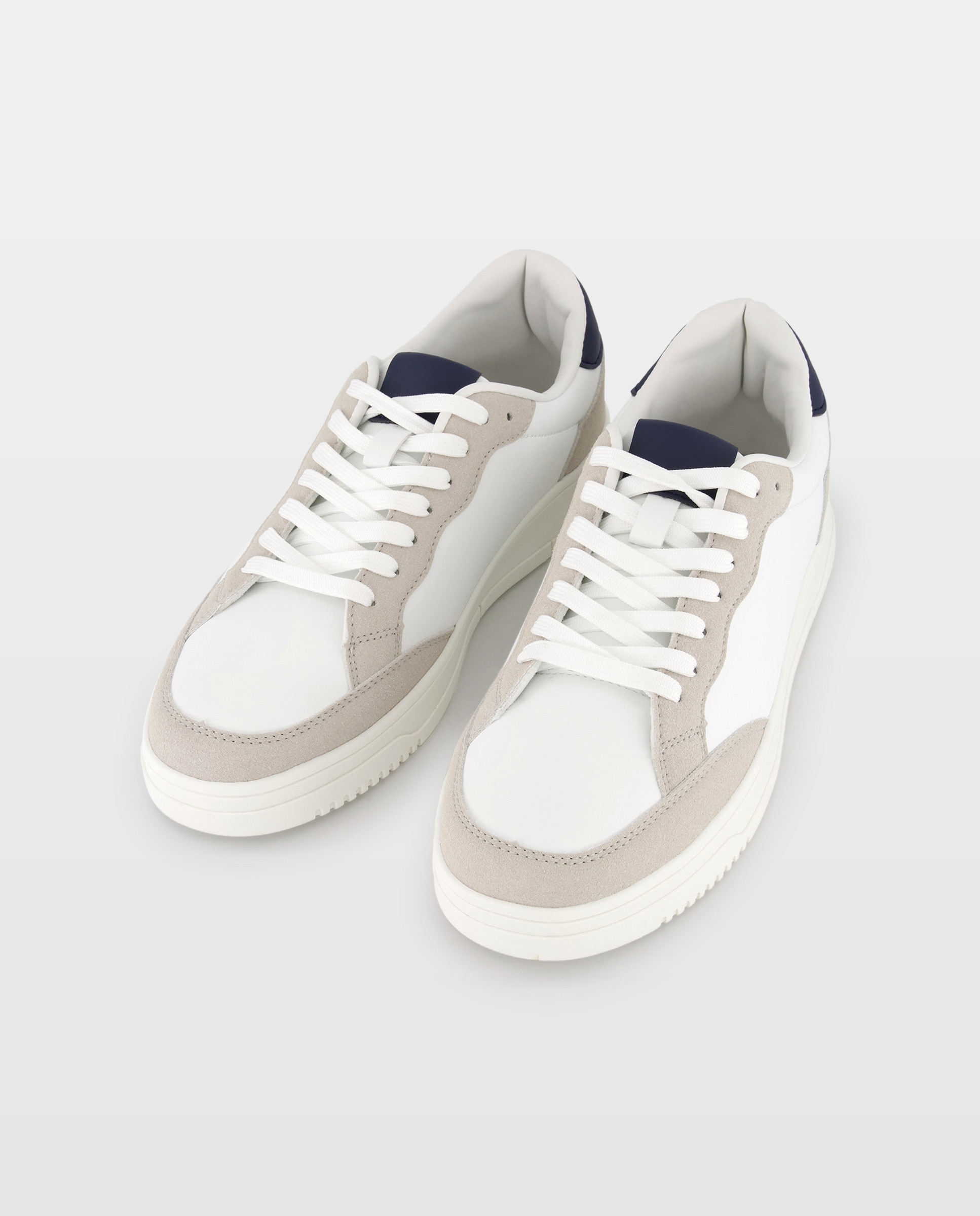 Deportivo casual cordones con piso de goma Blanco-2