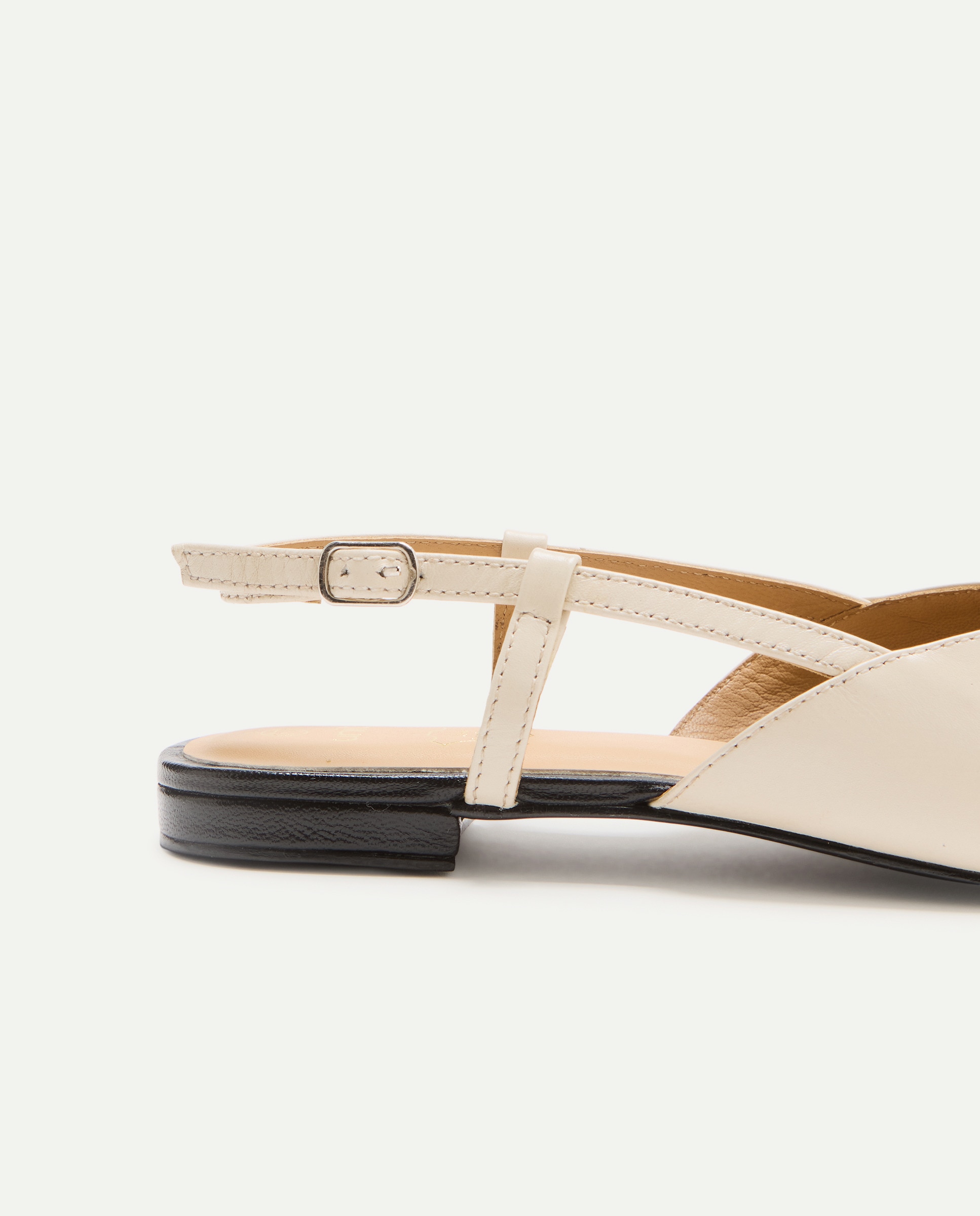 Zapato de mujer de piel destalonado puntera Negro-5
