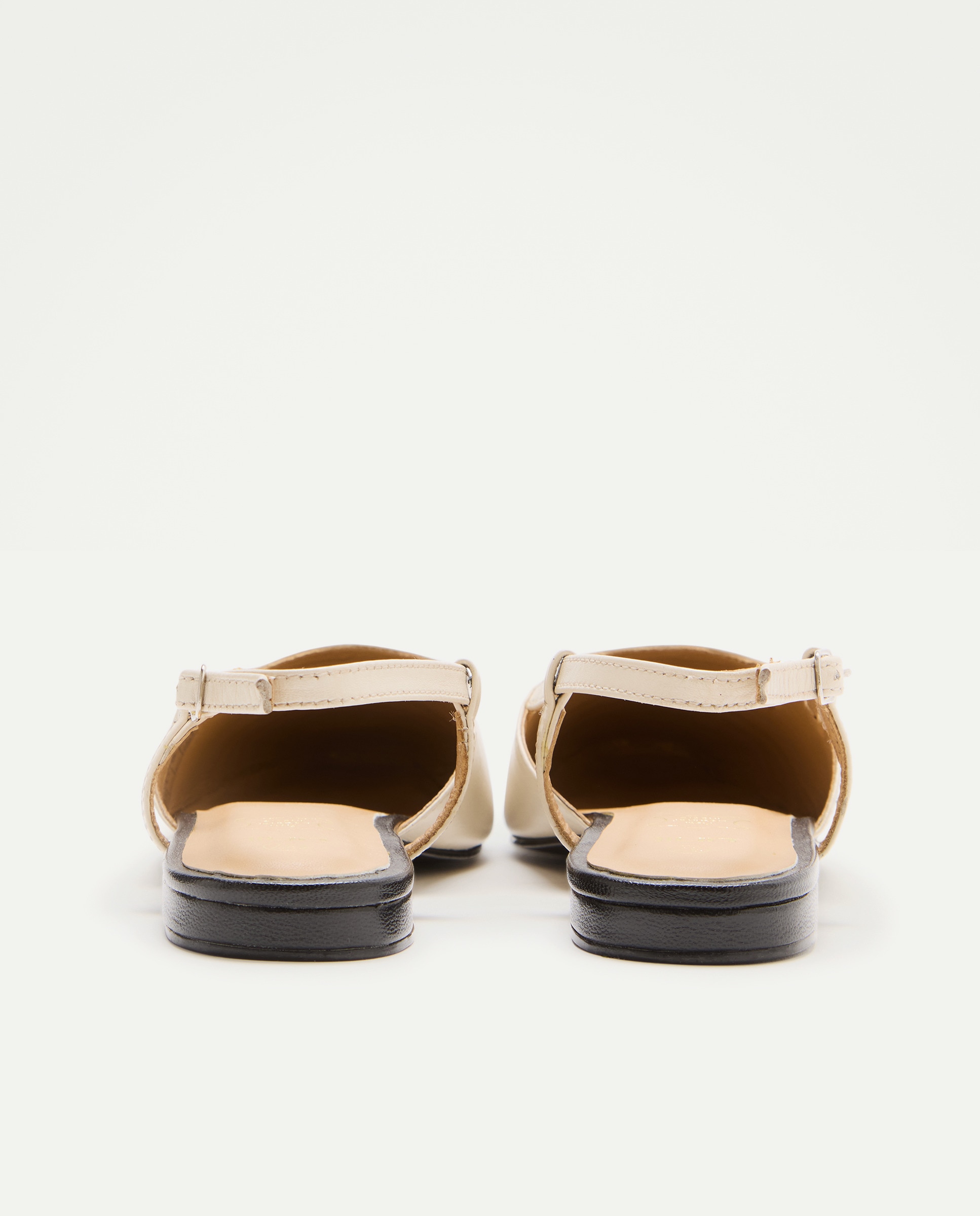 Zapato de mujer de piel destalonado puntera Negro-3