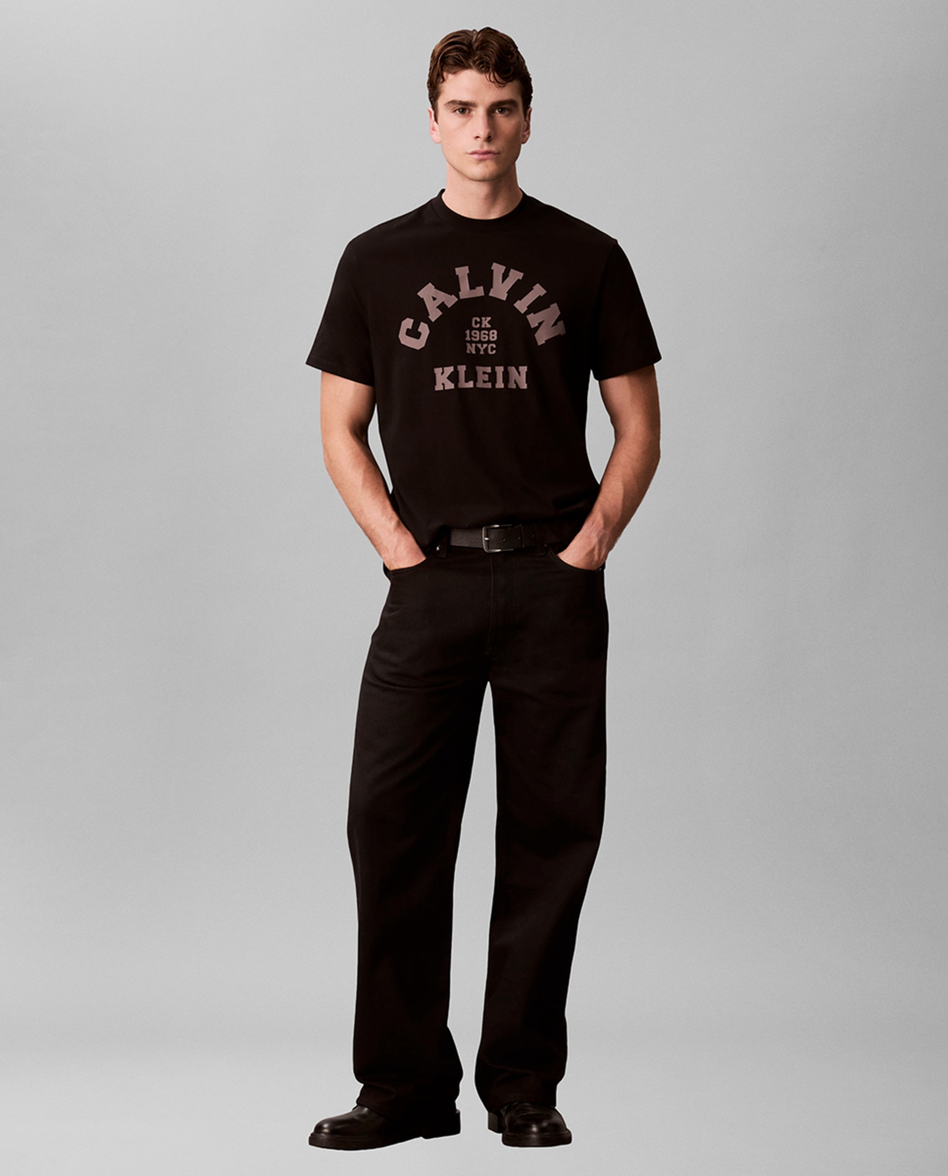T-shirt Calvin College Preto-6