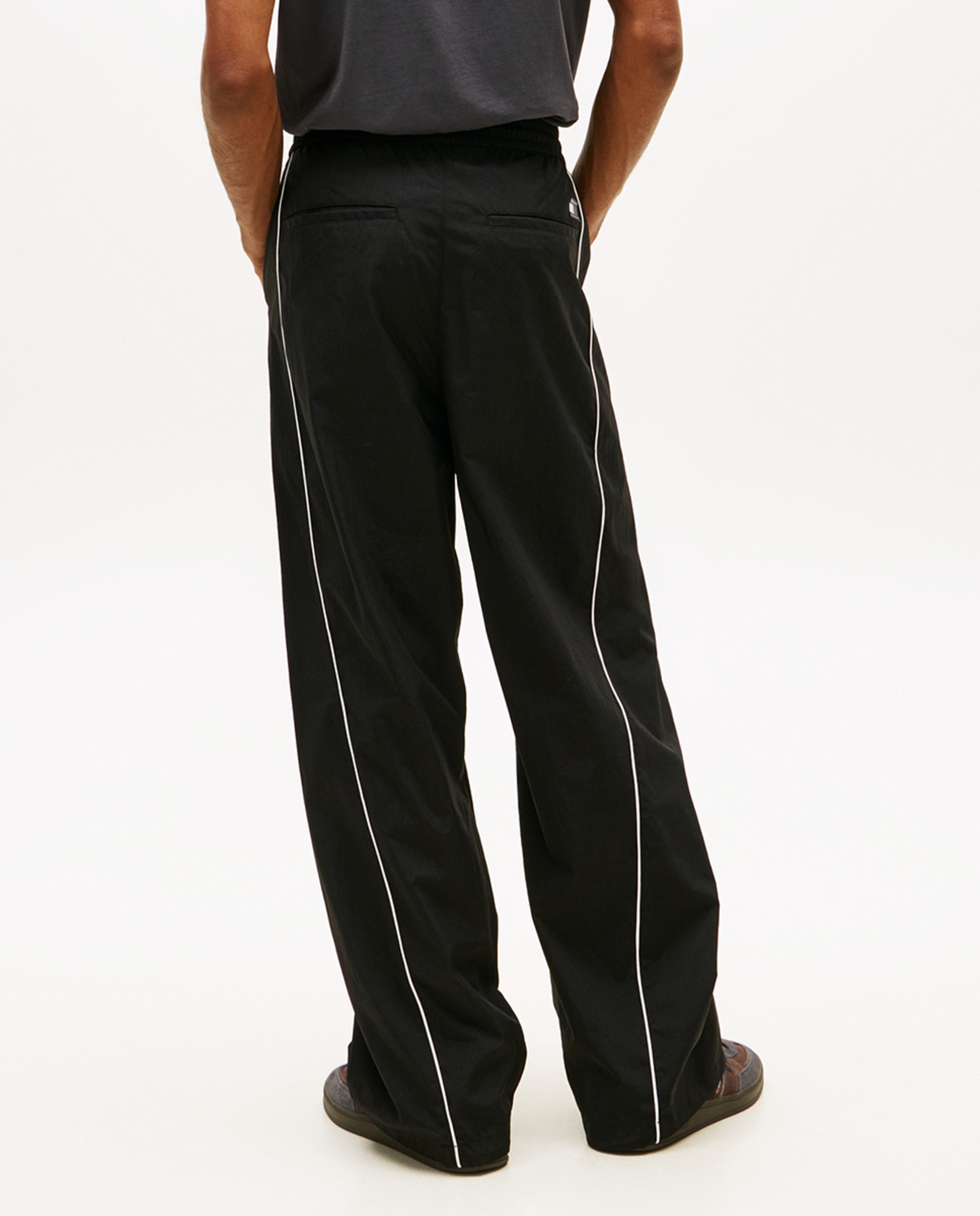 Calças Loose Fit Preto-3