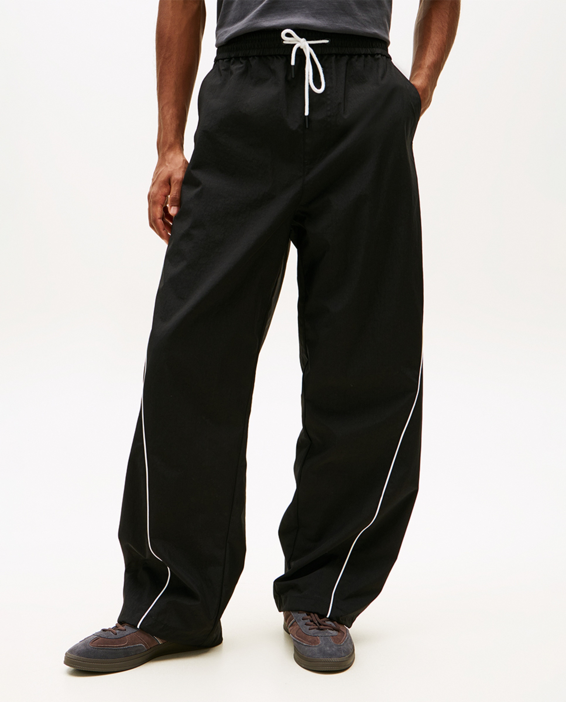 Calças Loose Fit Preto-2