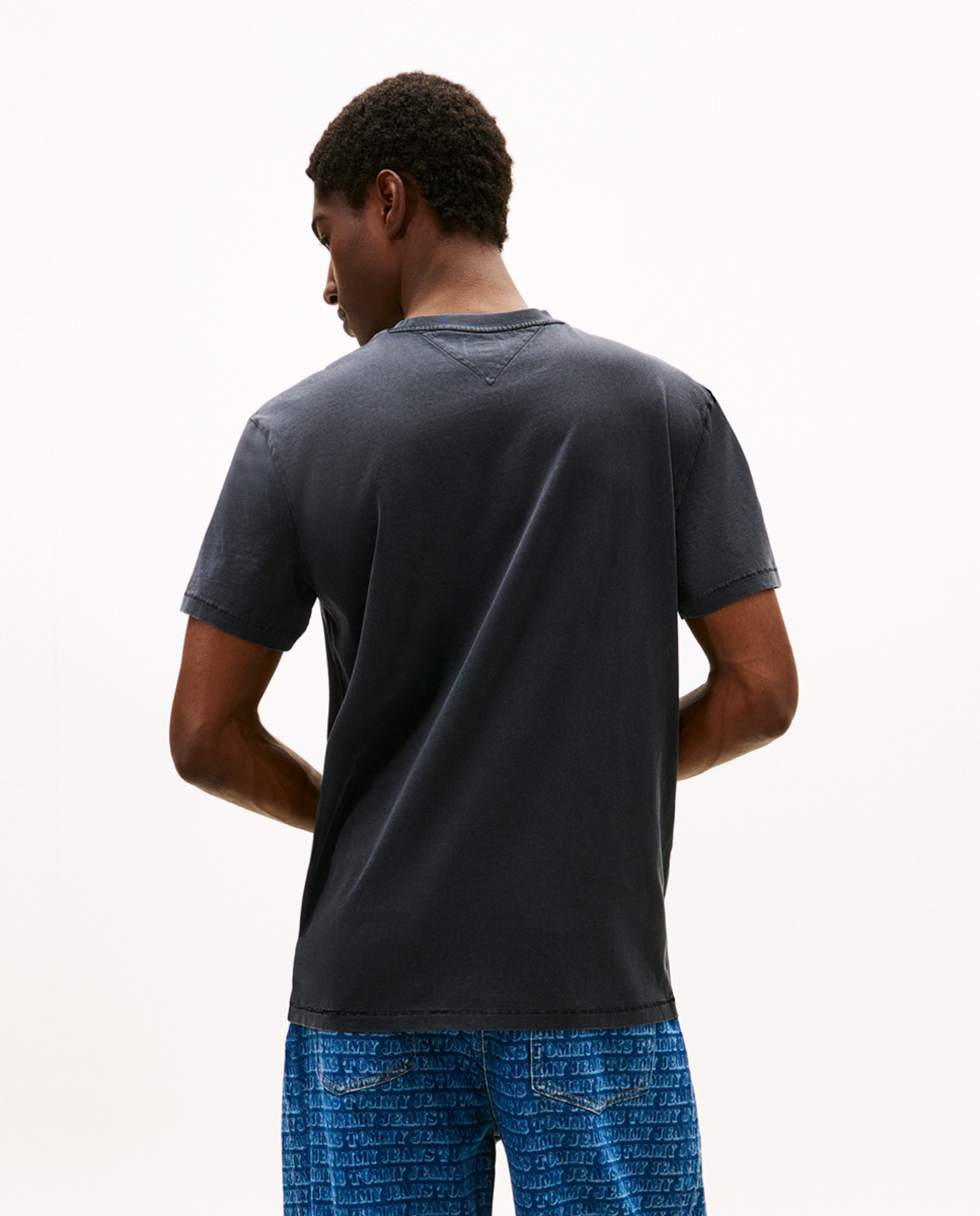 T-shirt Regular Fit de Manga Curta Preto-2