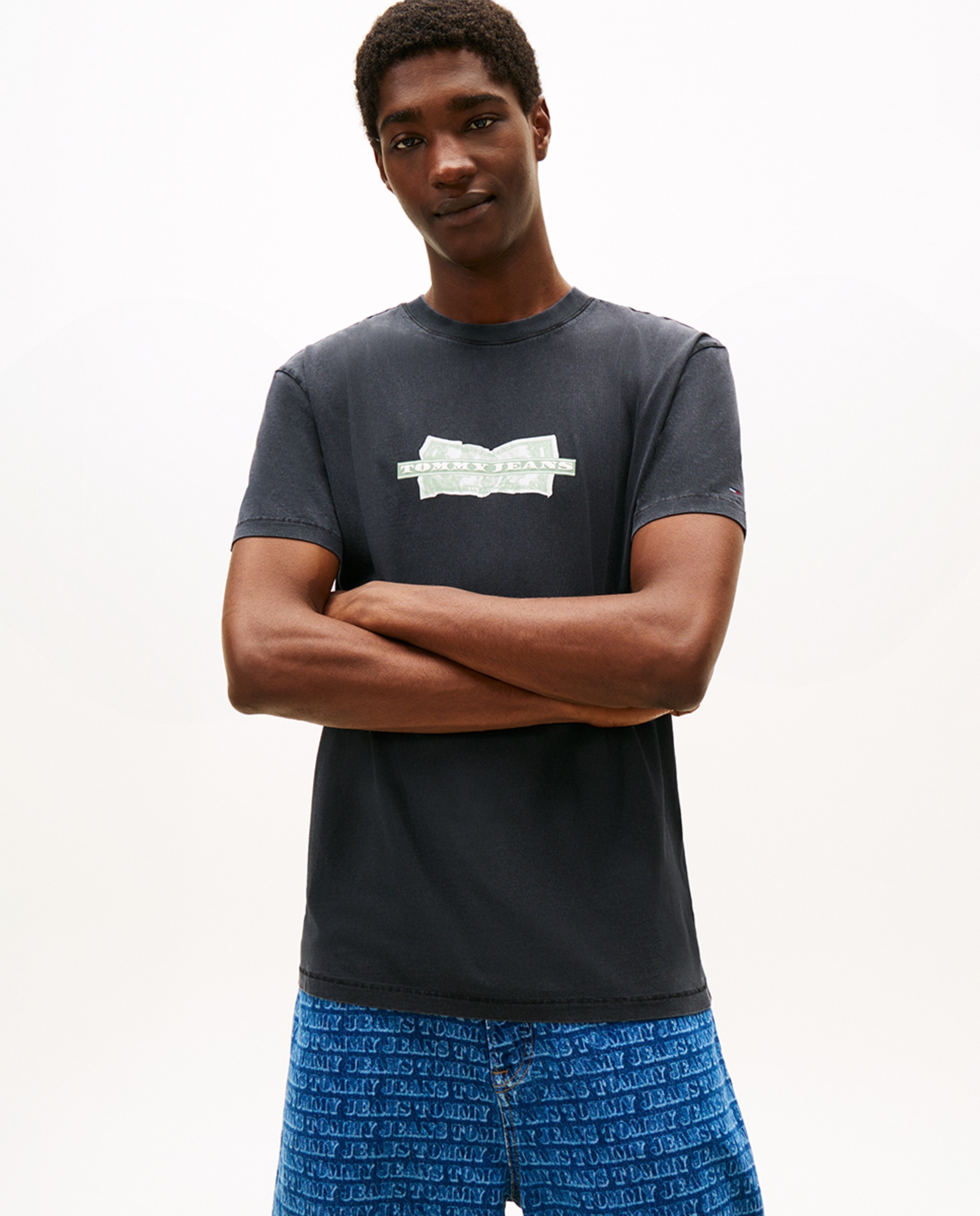 T-shirt Regular Fit de Manga Curta Preto-1
