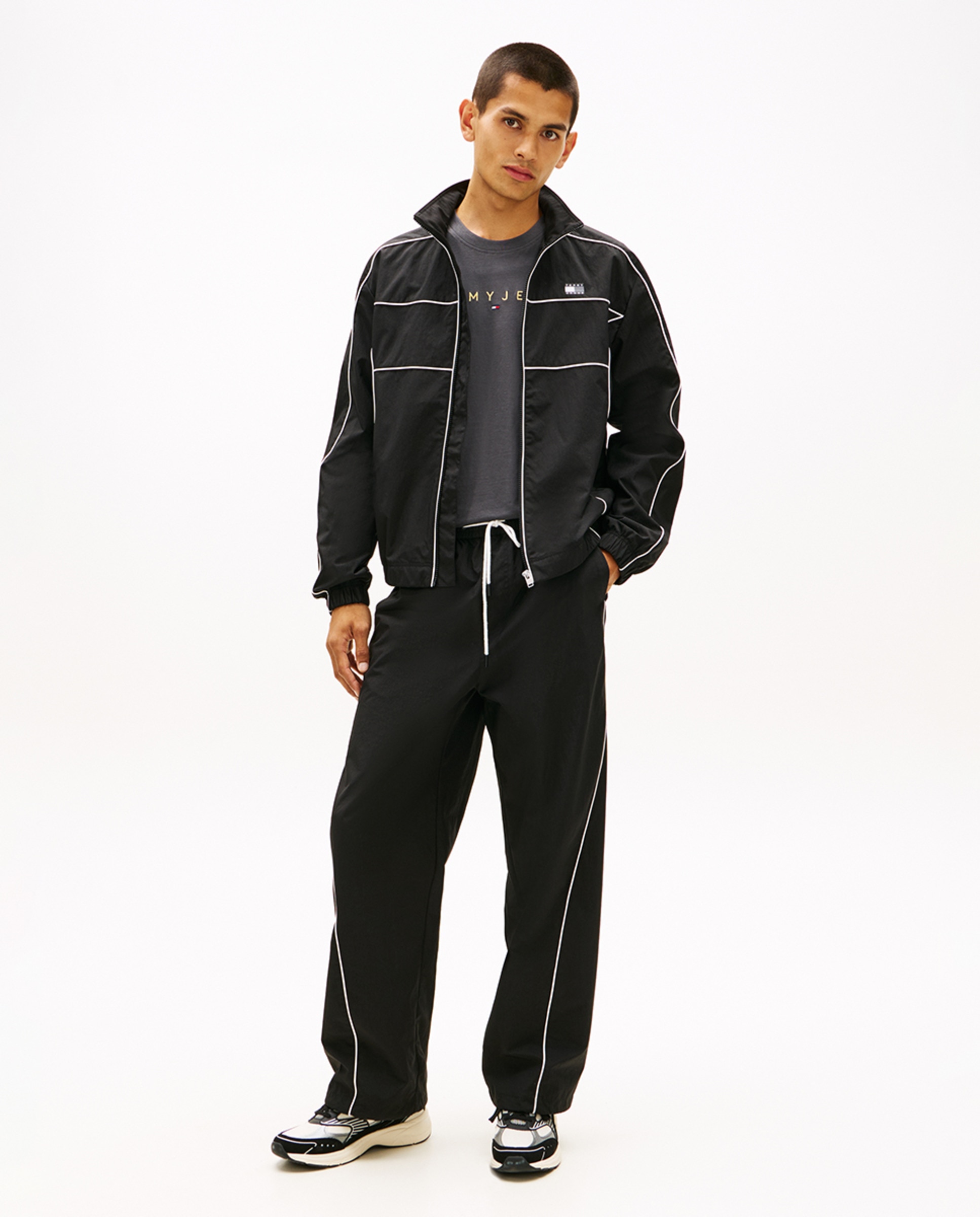 Casaco Fechado Regular Fit com Fecho de Correr Preto-6