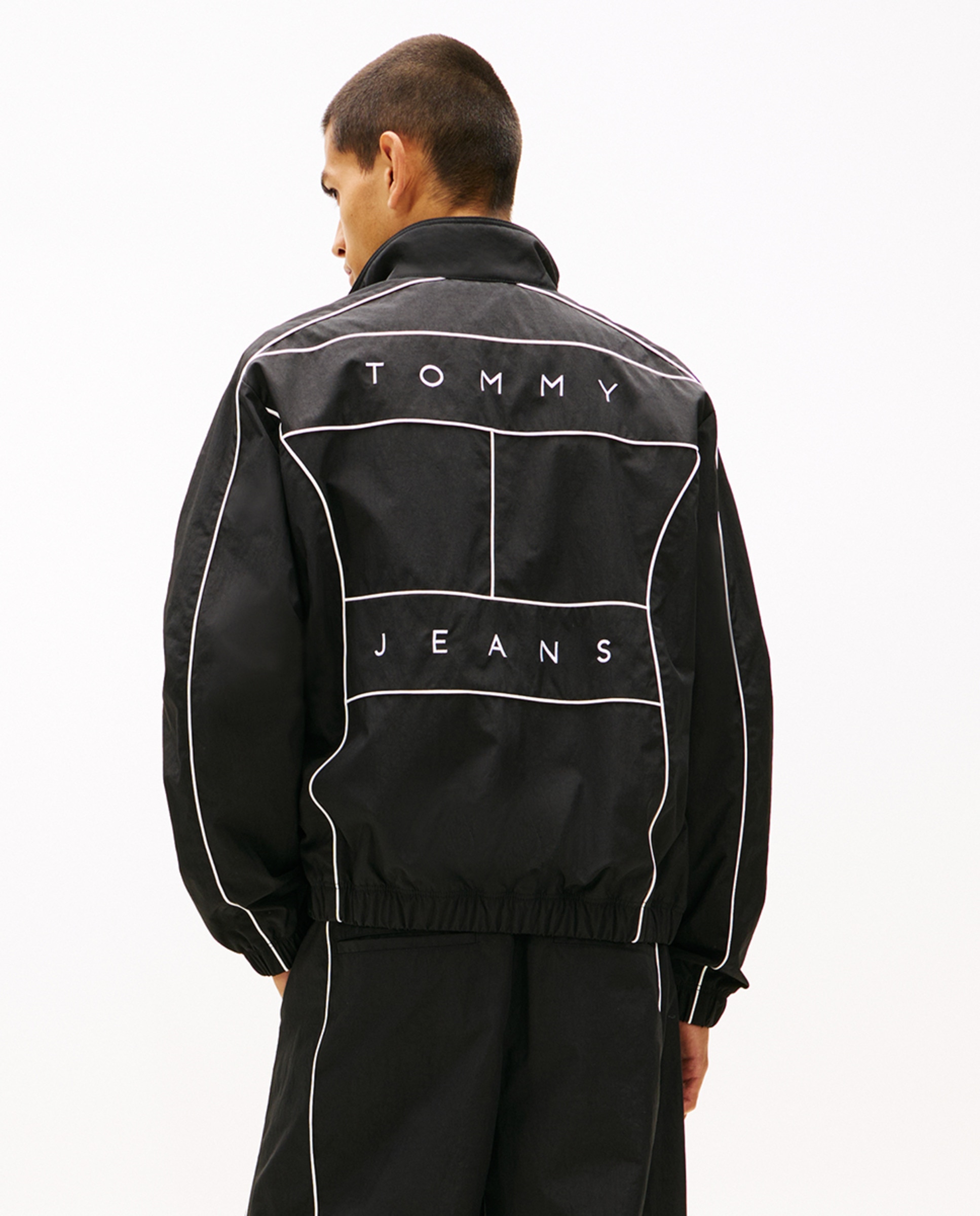 Casaco Fechado Regular Fit com Fecho de Correr Preto-2