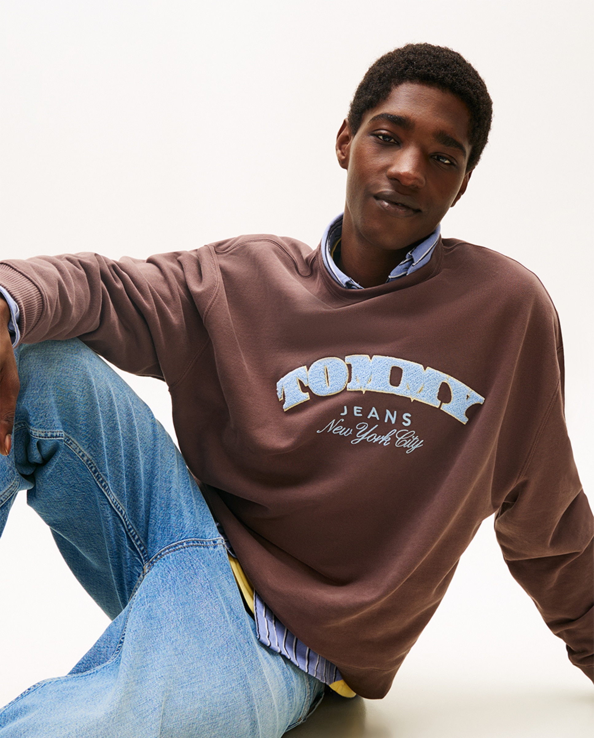 Sweatshirt Relaxed Fit com Gola Redonda Castanho-escuro-3