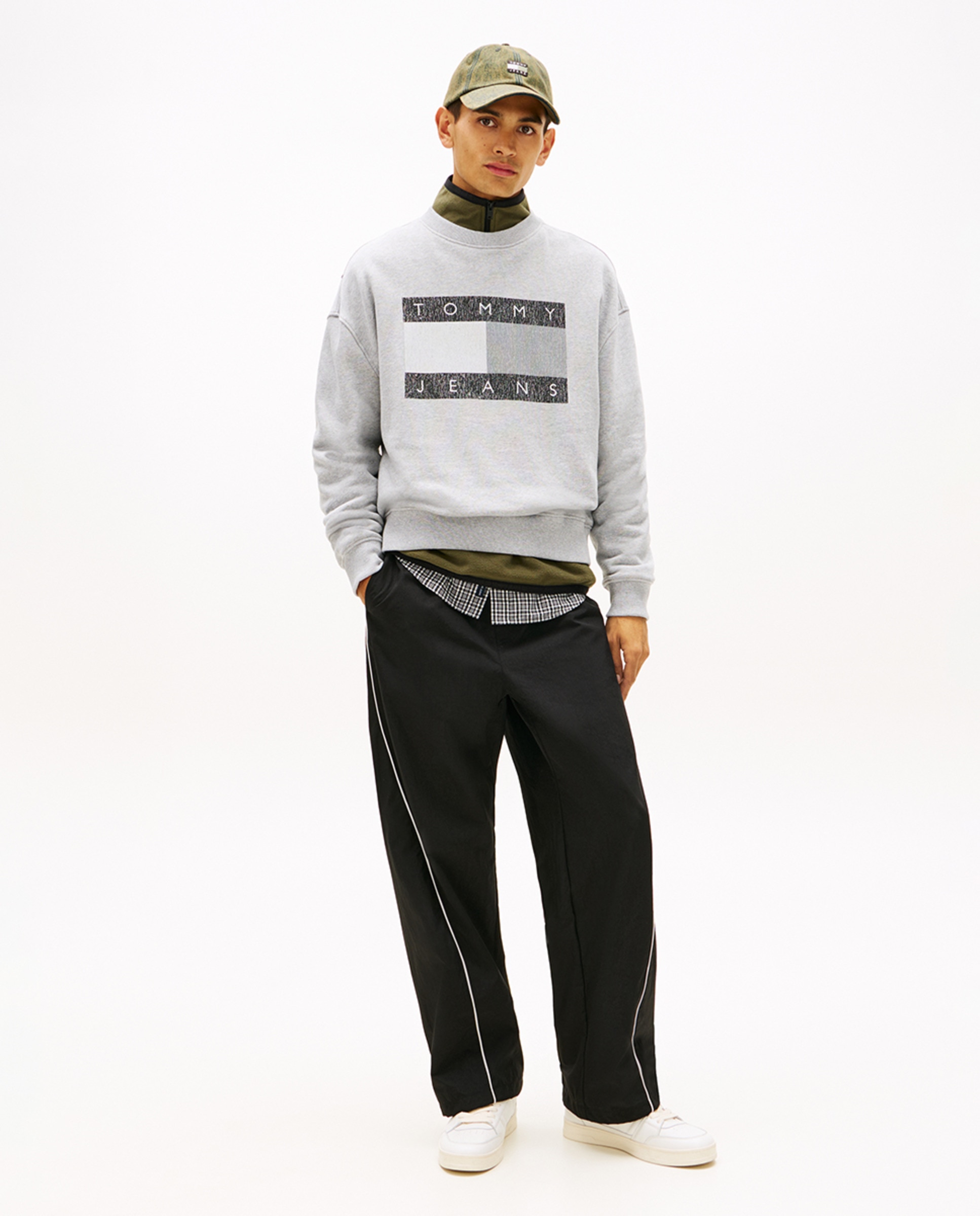 Sweatshirt 90s Fit com Gola Redonda Cinzento-5