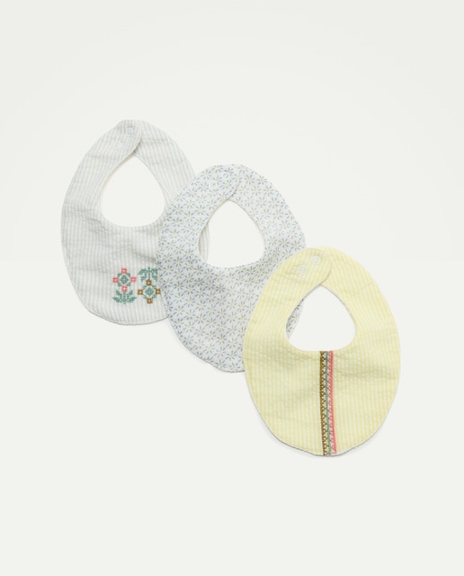 Imagen 0 de Pack de recién nacido de tres baberos