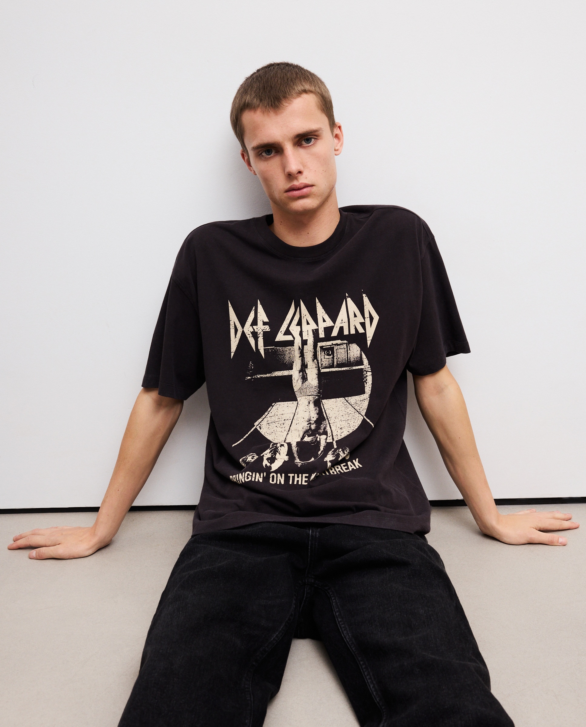 Imagem 0 de T-shirt de Manga Curta com Estampado de Música Def Leppard