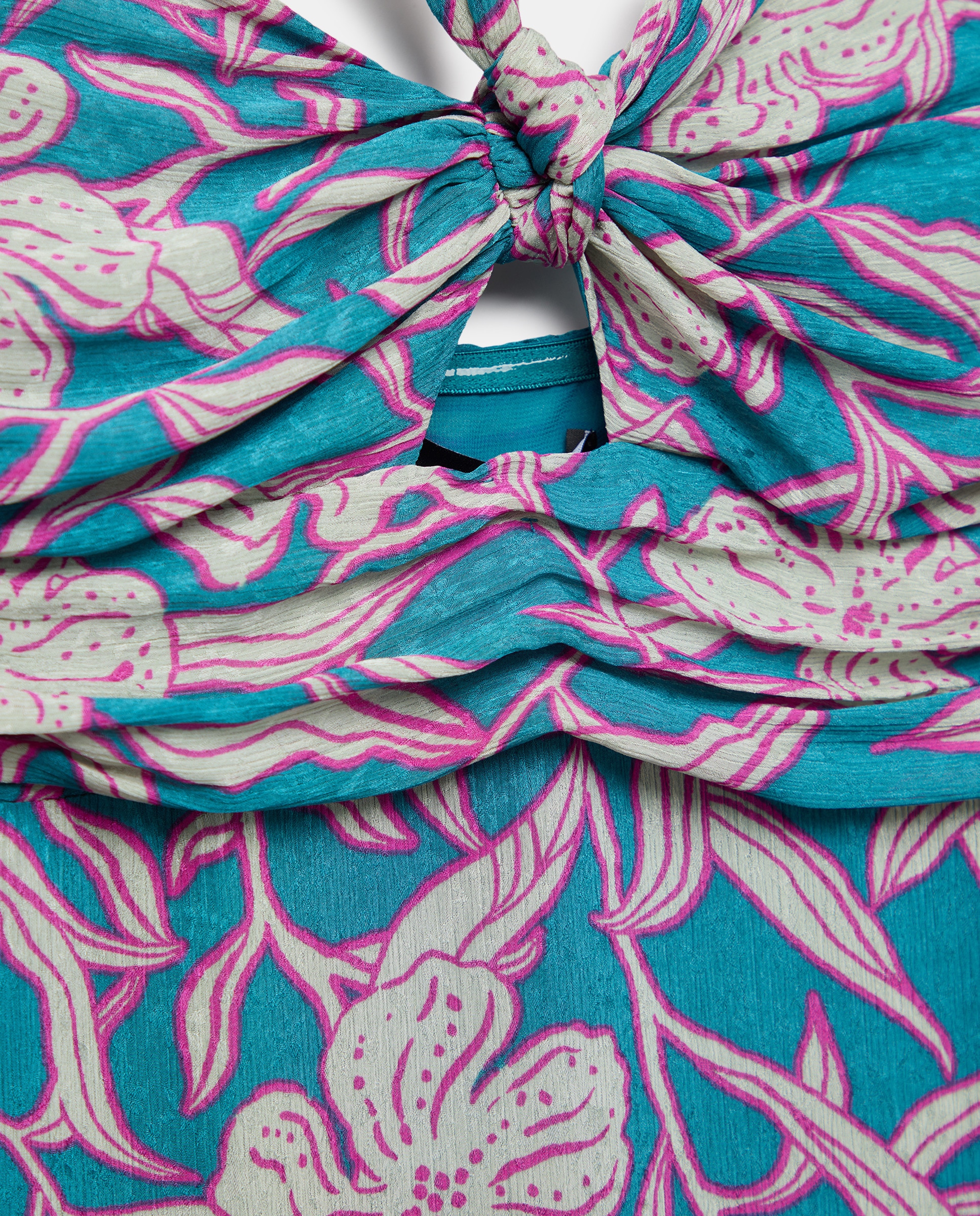 Vestido com Gola Halter e Folhos Verde-6