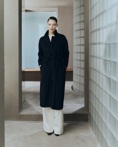 Imagen 0 de Abrigo de paño largo liso de mujer