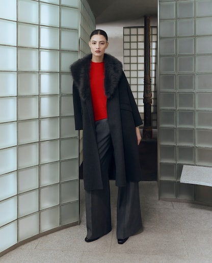 Imagen 0 de Abrigo de mujer de cuello de pelo