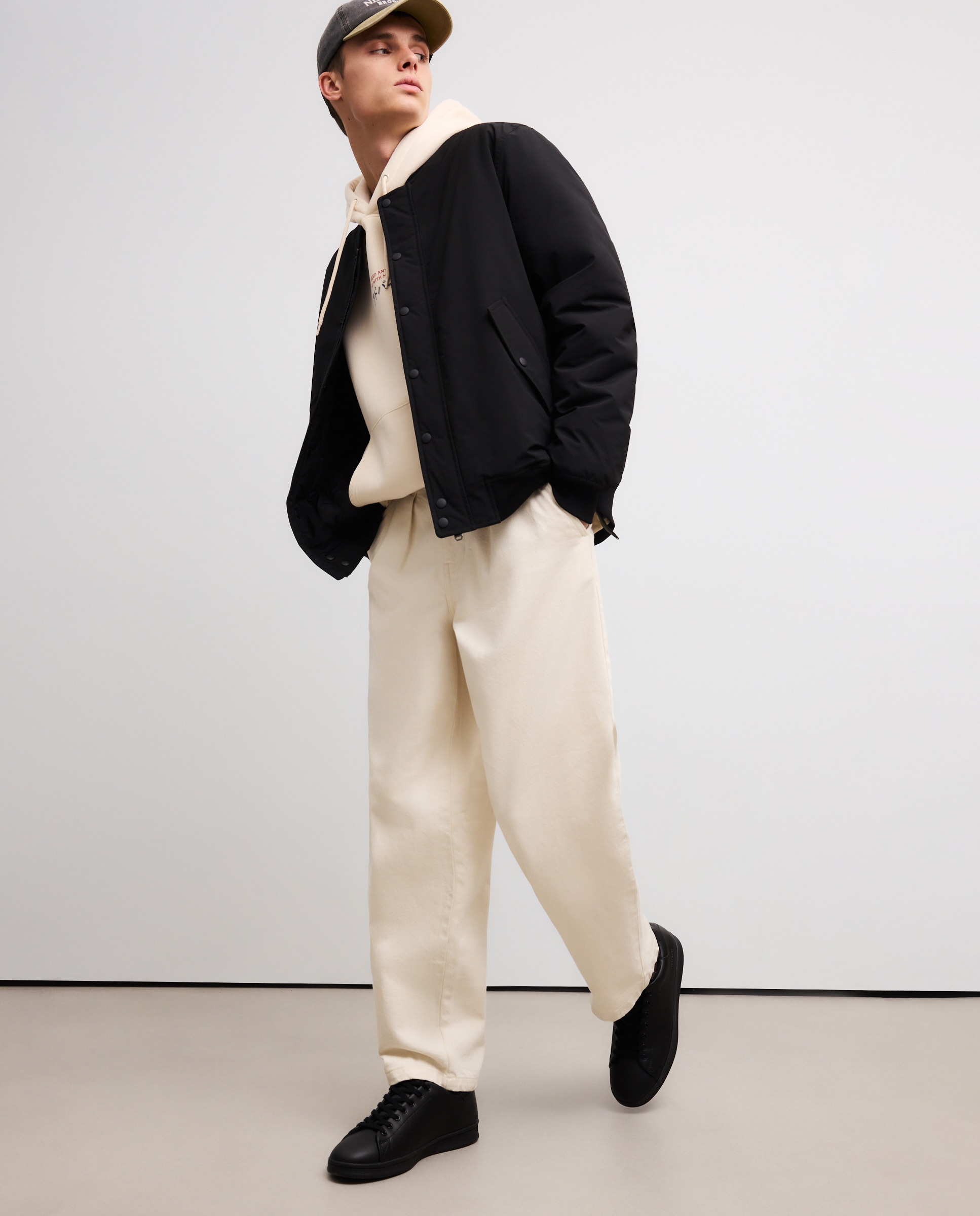 Sapatilhas Básicas em Pele Preto-7