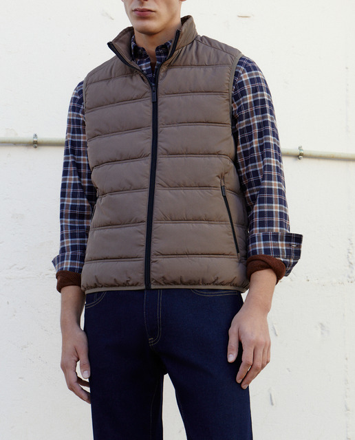 Imagen 0 de Chaleco de hombre  acolchado y tejido reciclado