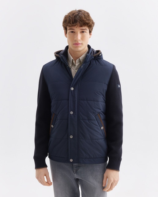 Imagen 0 de Chaquetón corto de hombre con bolsillos inclinados y tejidos híbridos