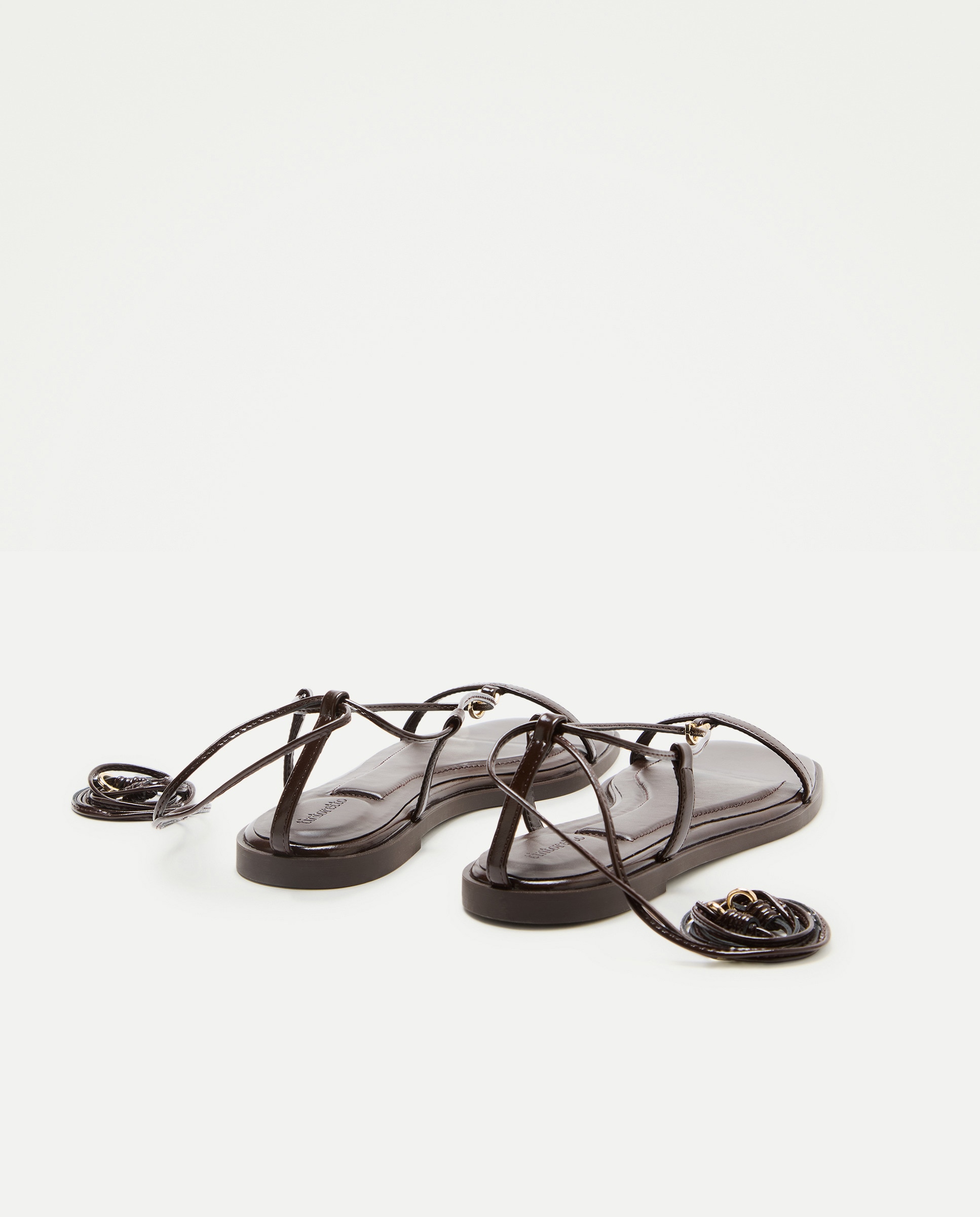 Sandálias Rasas com Anel no Dedo Chocolate-3