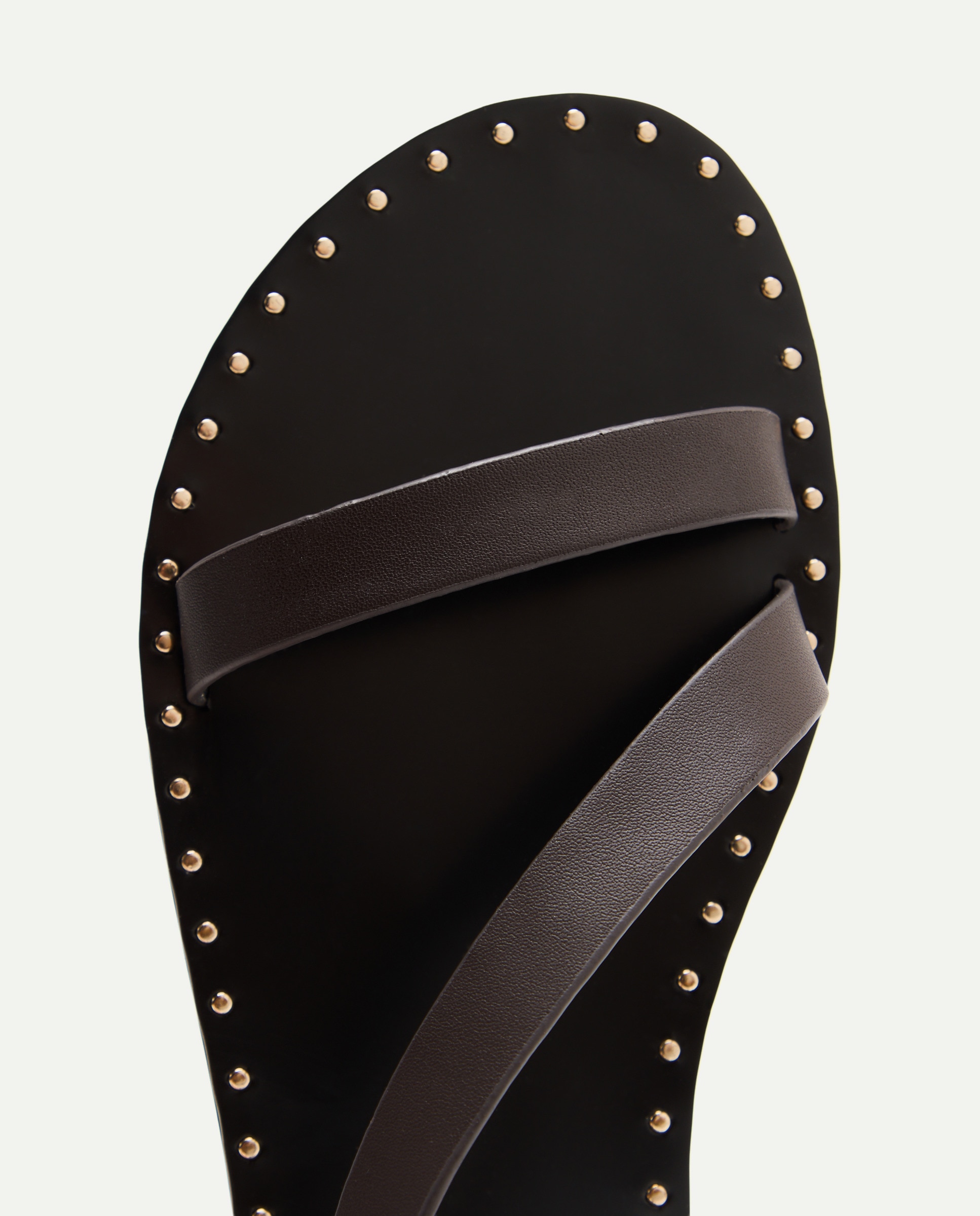 Sandálias Rasas com Tachas Chocolate-4