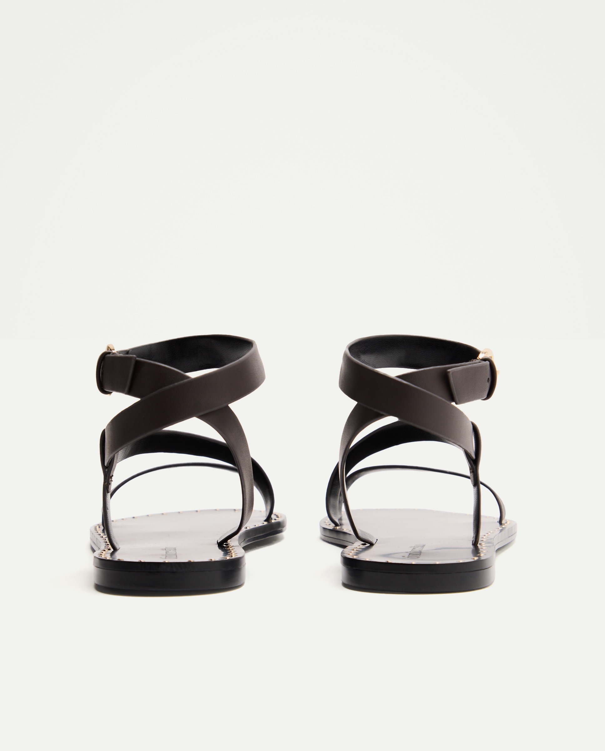 Sandálias Rasas com Tachas Chocolate-3