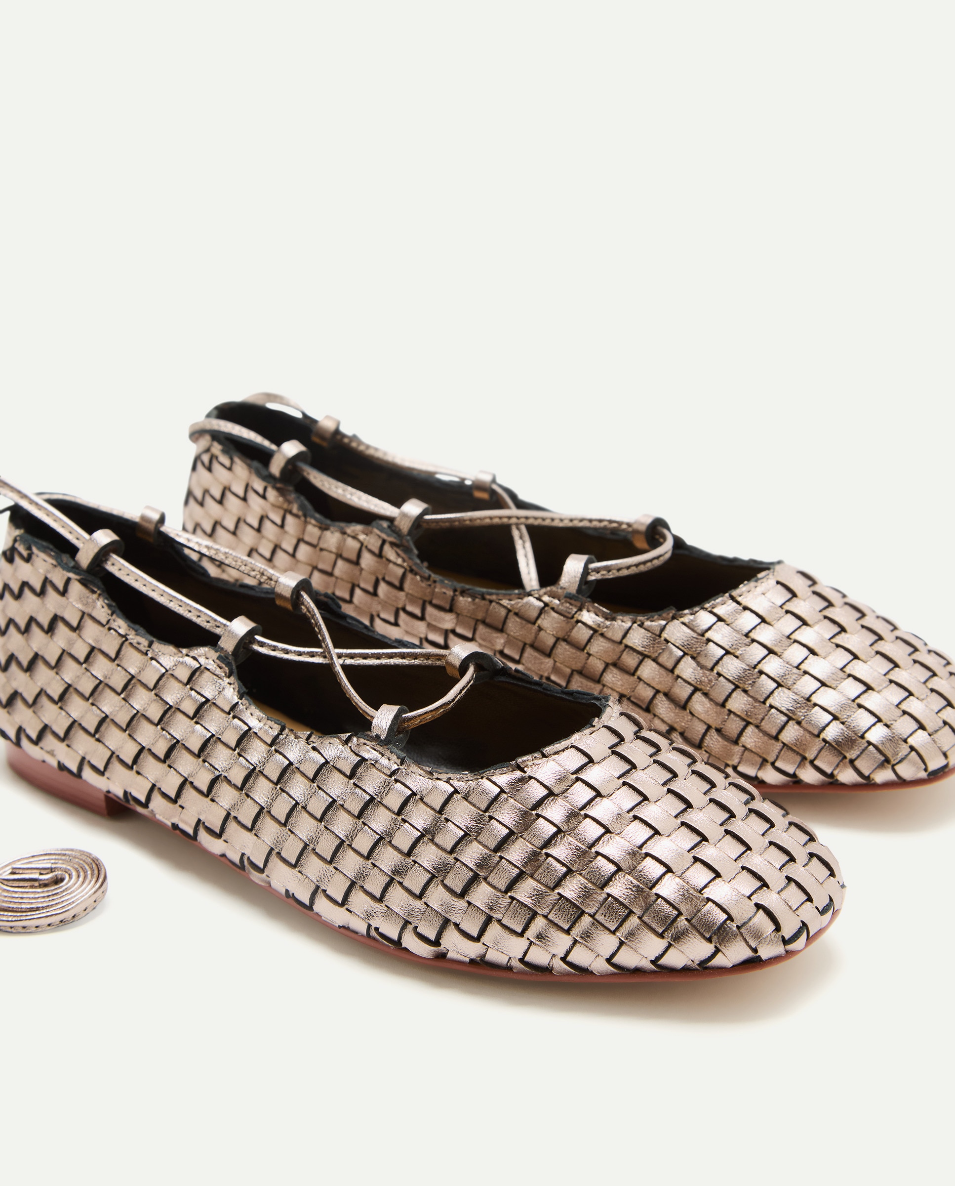 Bailarina de mujer de piel trenzada atada Plata vieja-5