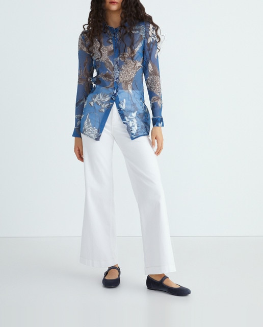 Imagen 0 de Camisa de mujer con flores y transparencias.
