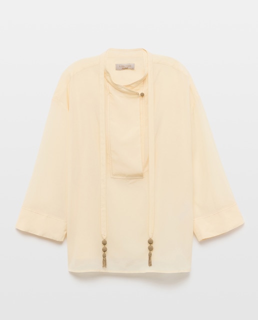 Imagem 0 de Blusa de mulher com manga comprida e gola à padre