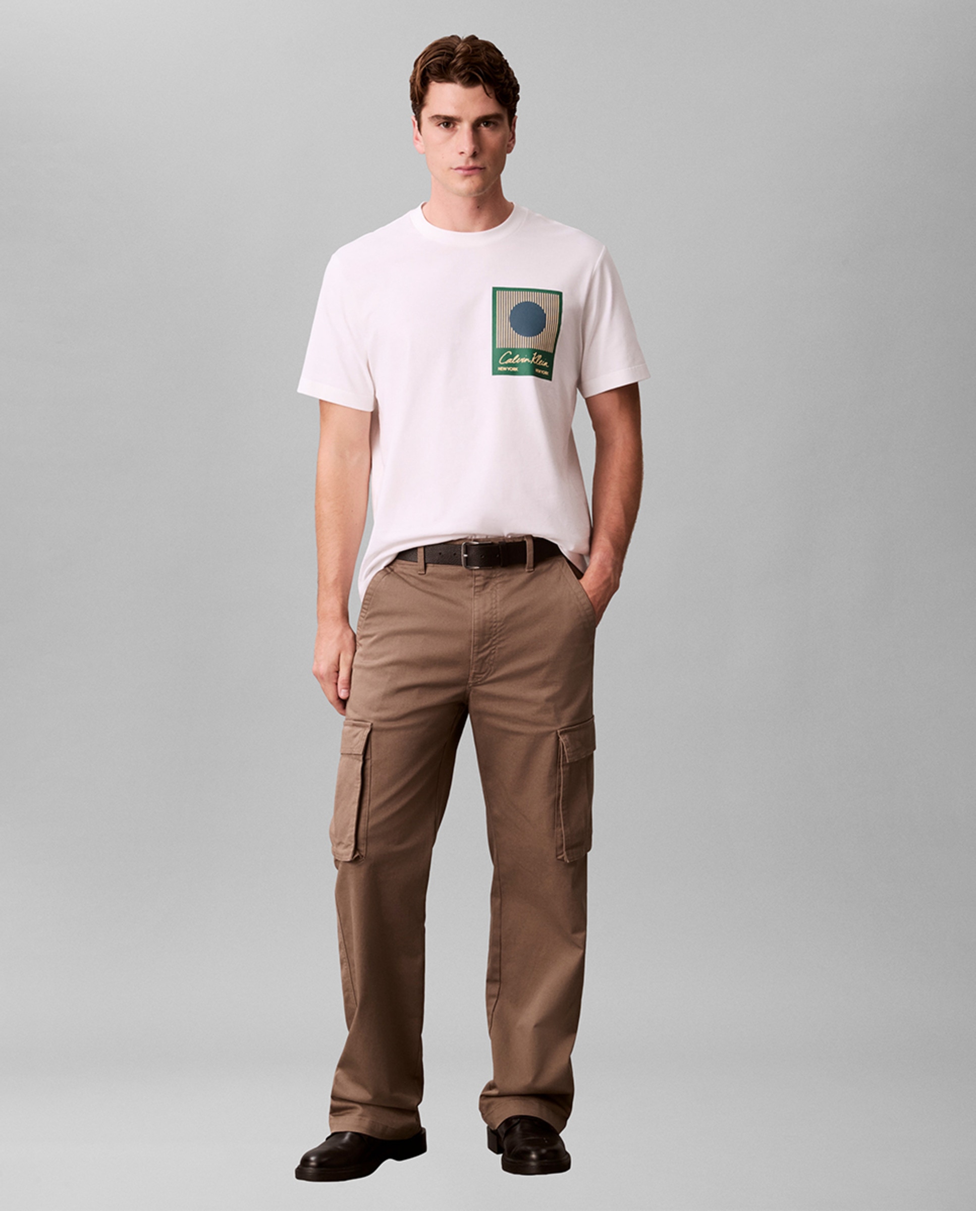 T-shirt com Desenho de Logótipo Branco-6