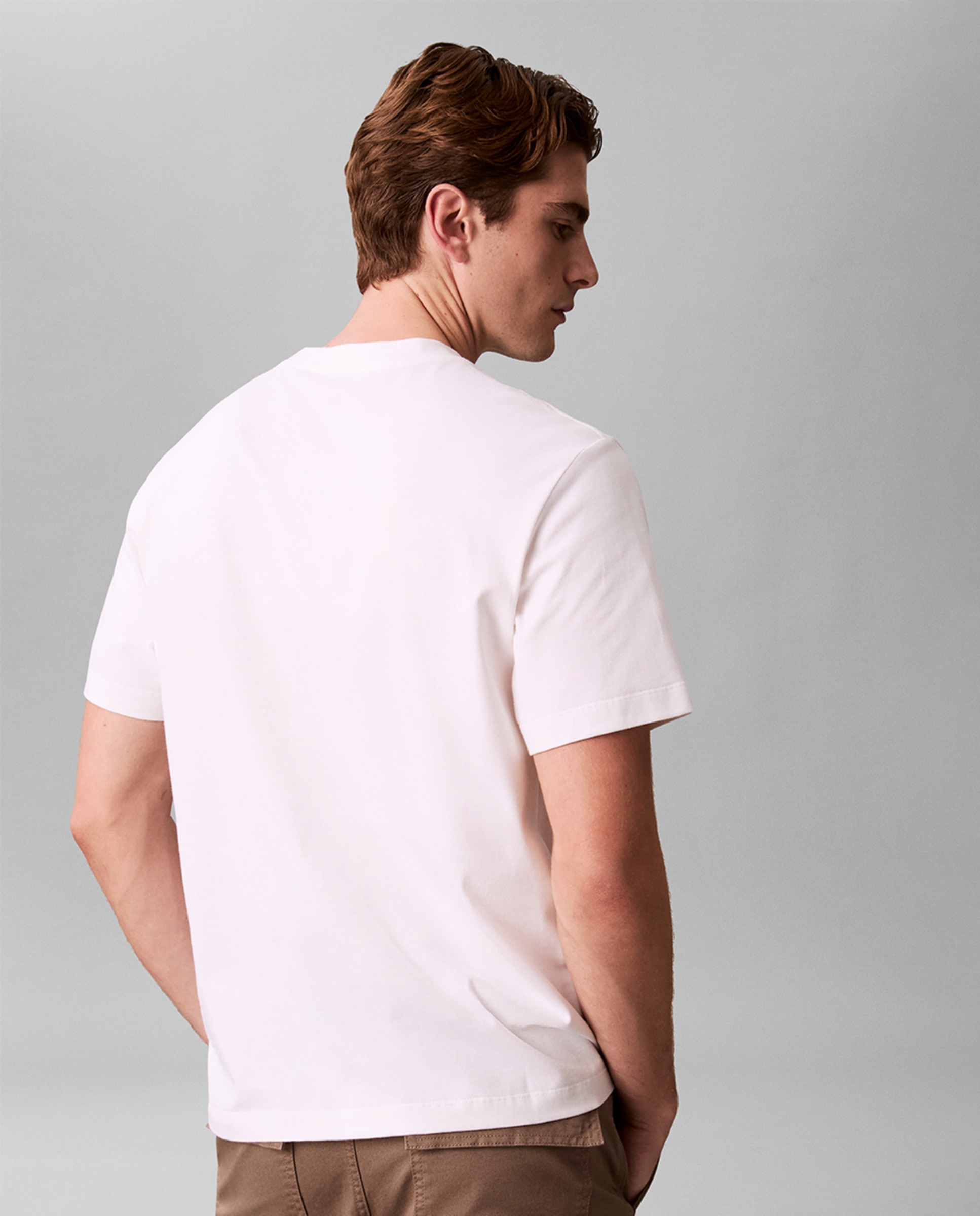 T-shirt com Desenho de Logótipo Branco-2