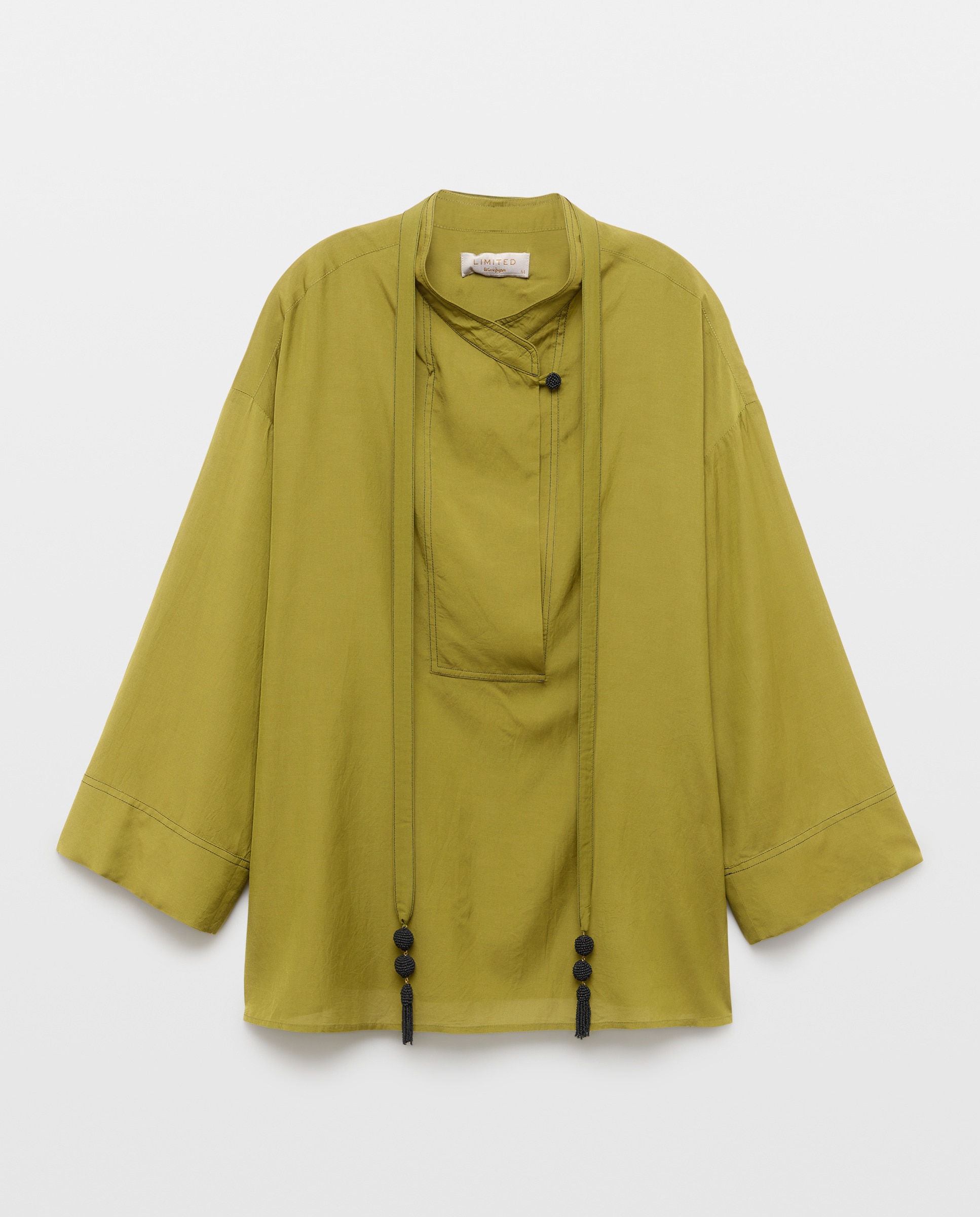 Imagem 0 de Blusa de mulher com manga comprida e gola à padre