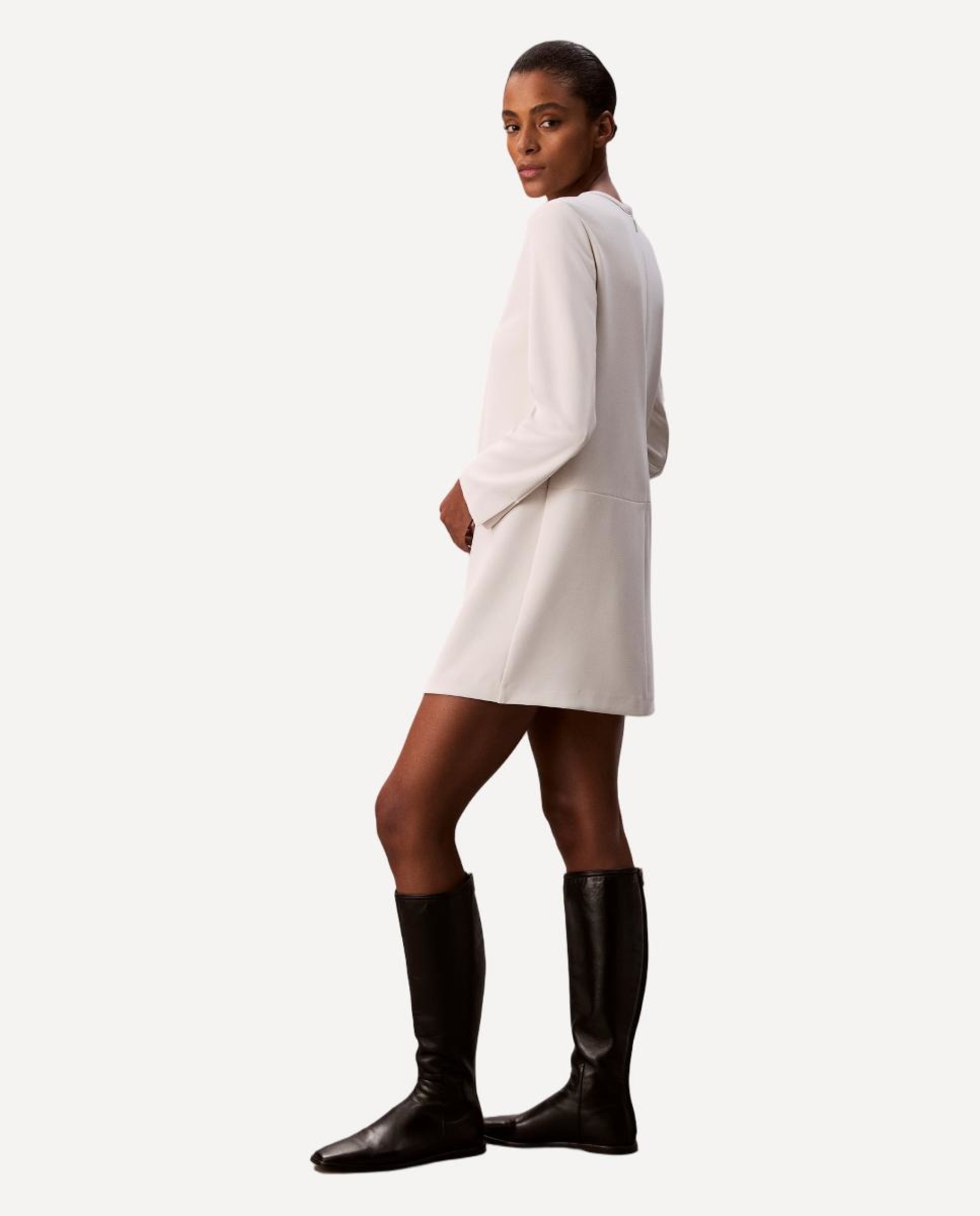 Vestido Curto de Crepe Branco-5