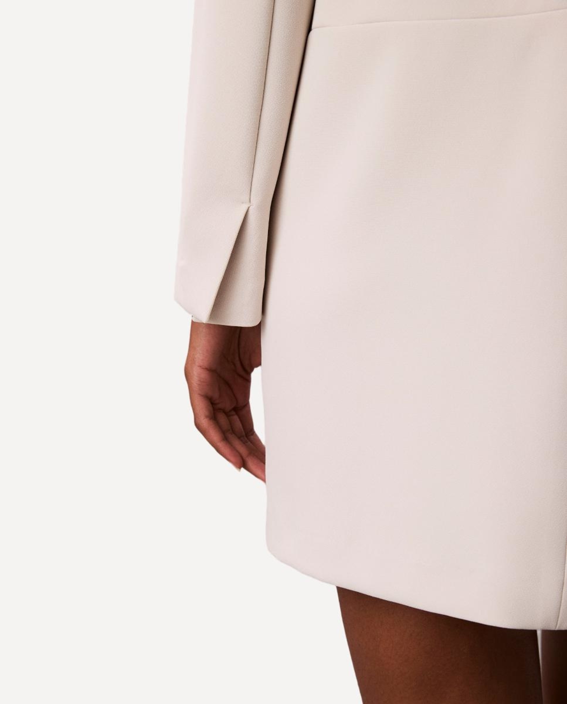 Vestido Curto de Crepe Branco-4