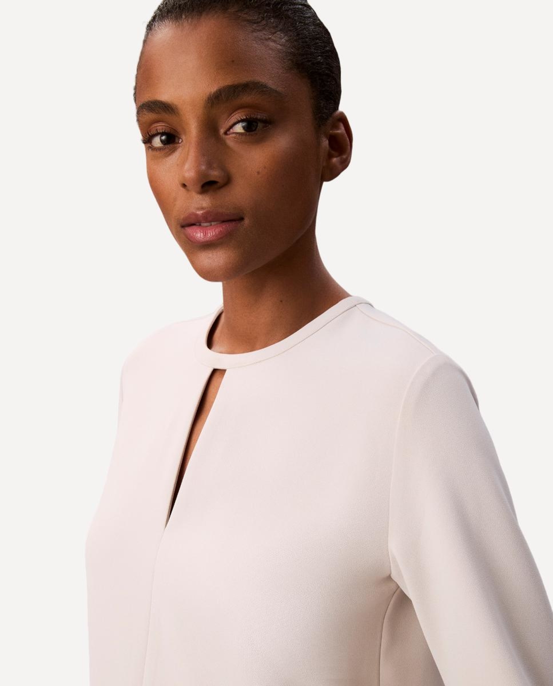 Vestido Curto de Crepe Branco-3