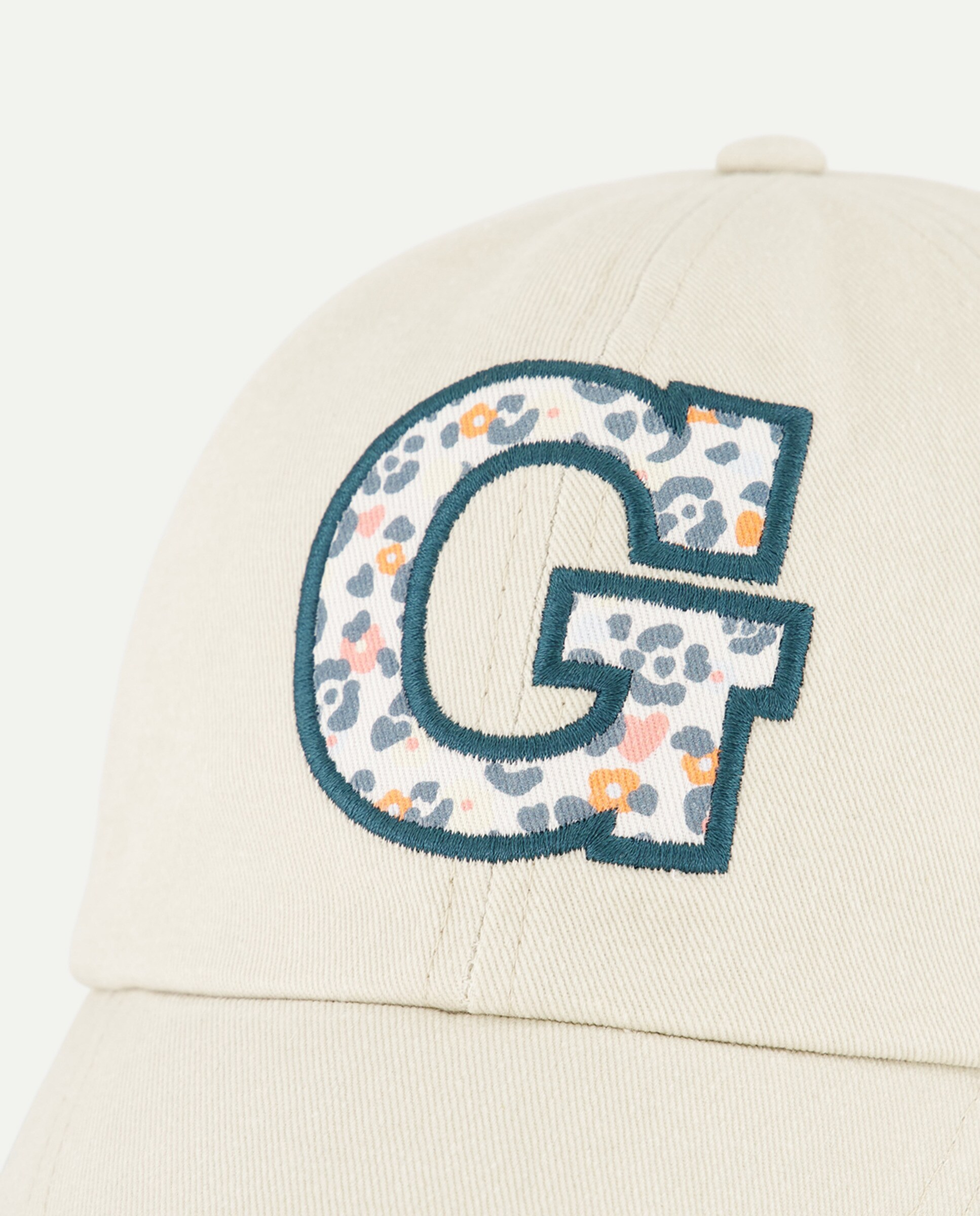 Boné com Letra G Bege-2