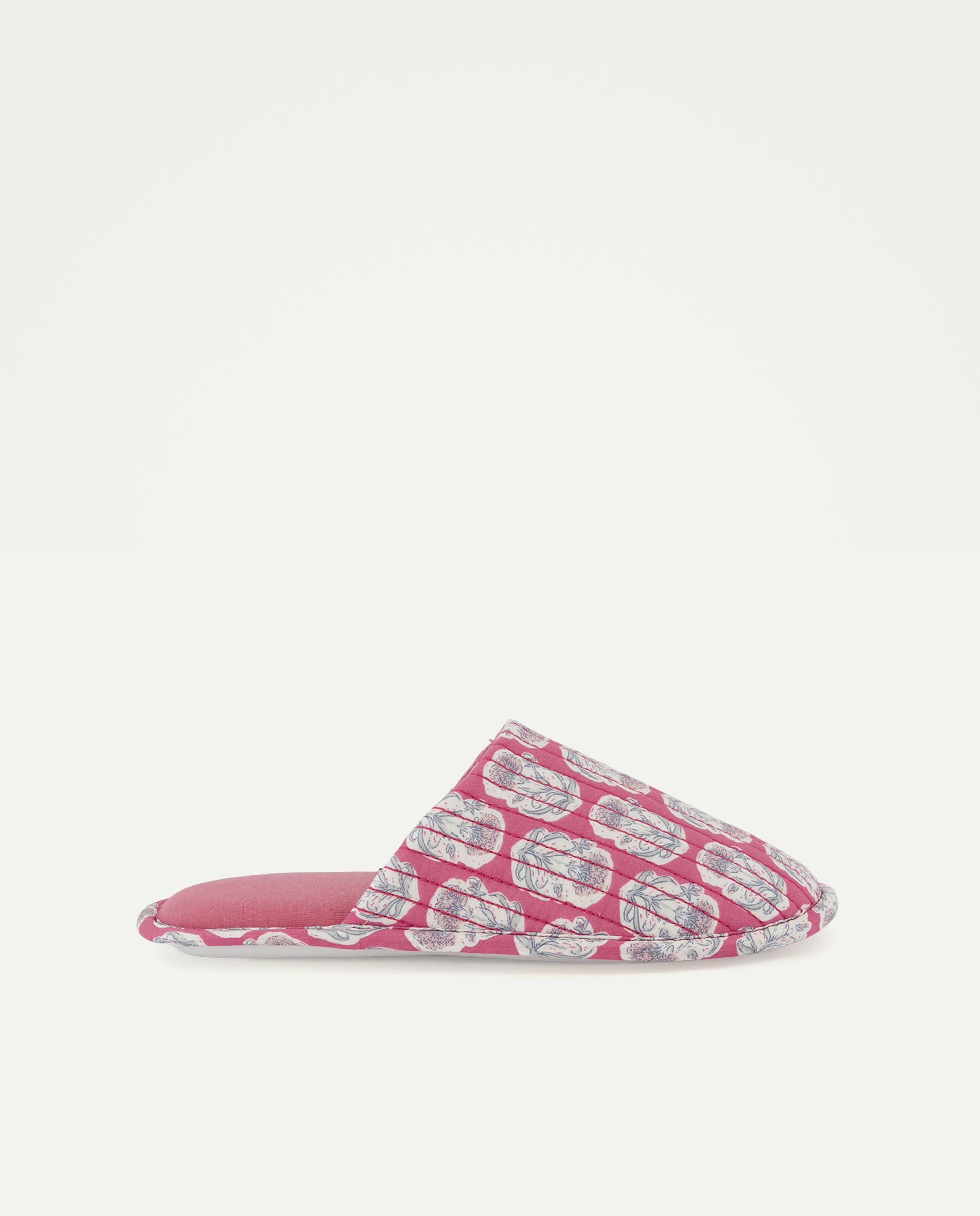Imagen 0 de Zapatilla de mujer destalonada estampada
