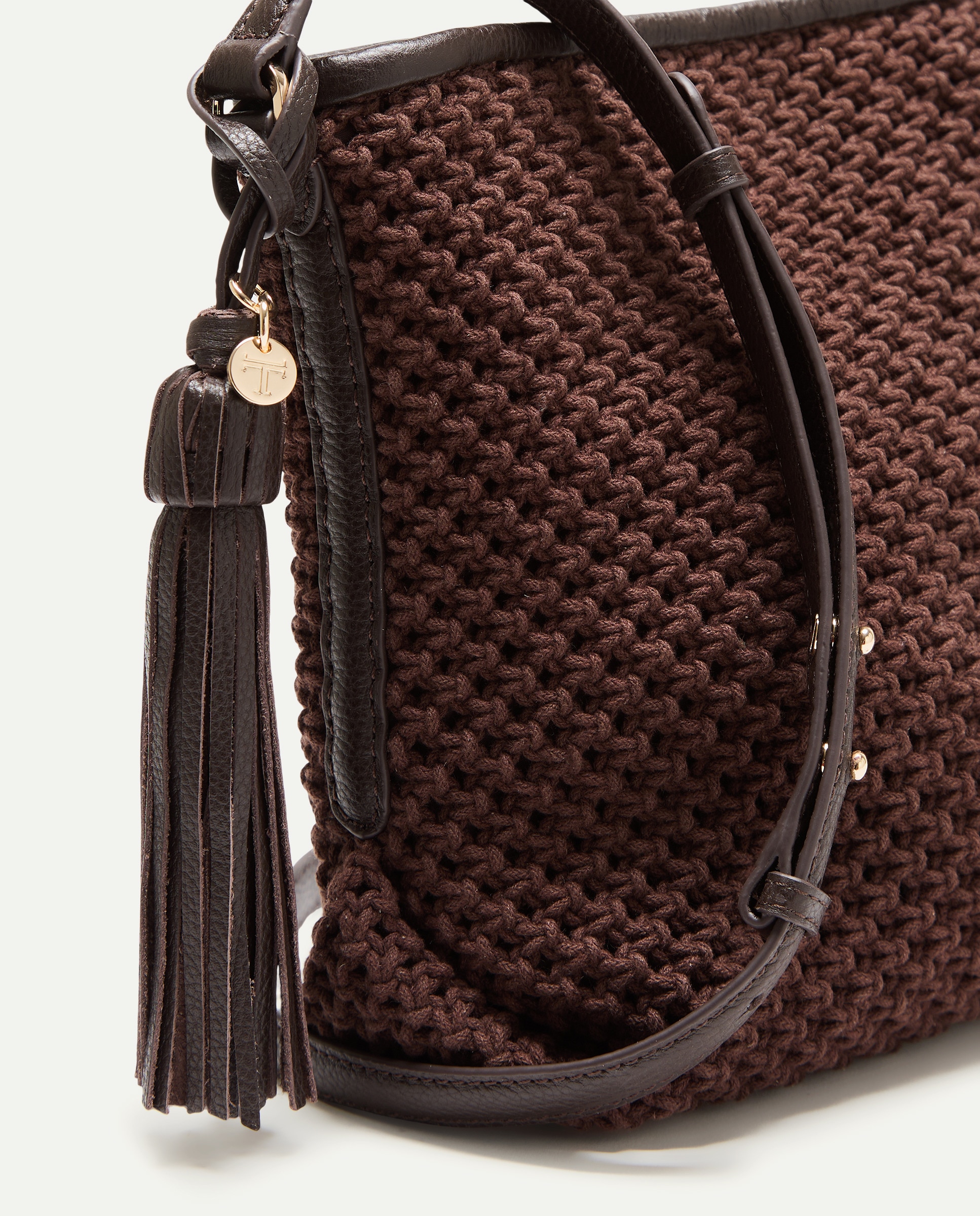 Mala a Tiracolo de Crochet em Pele Chocolate-5