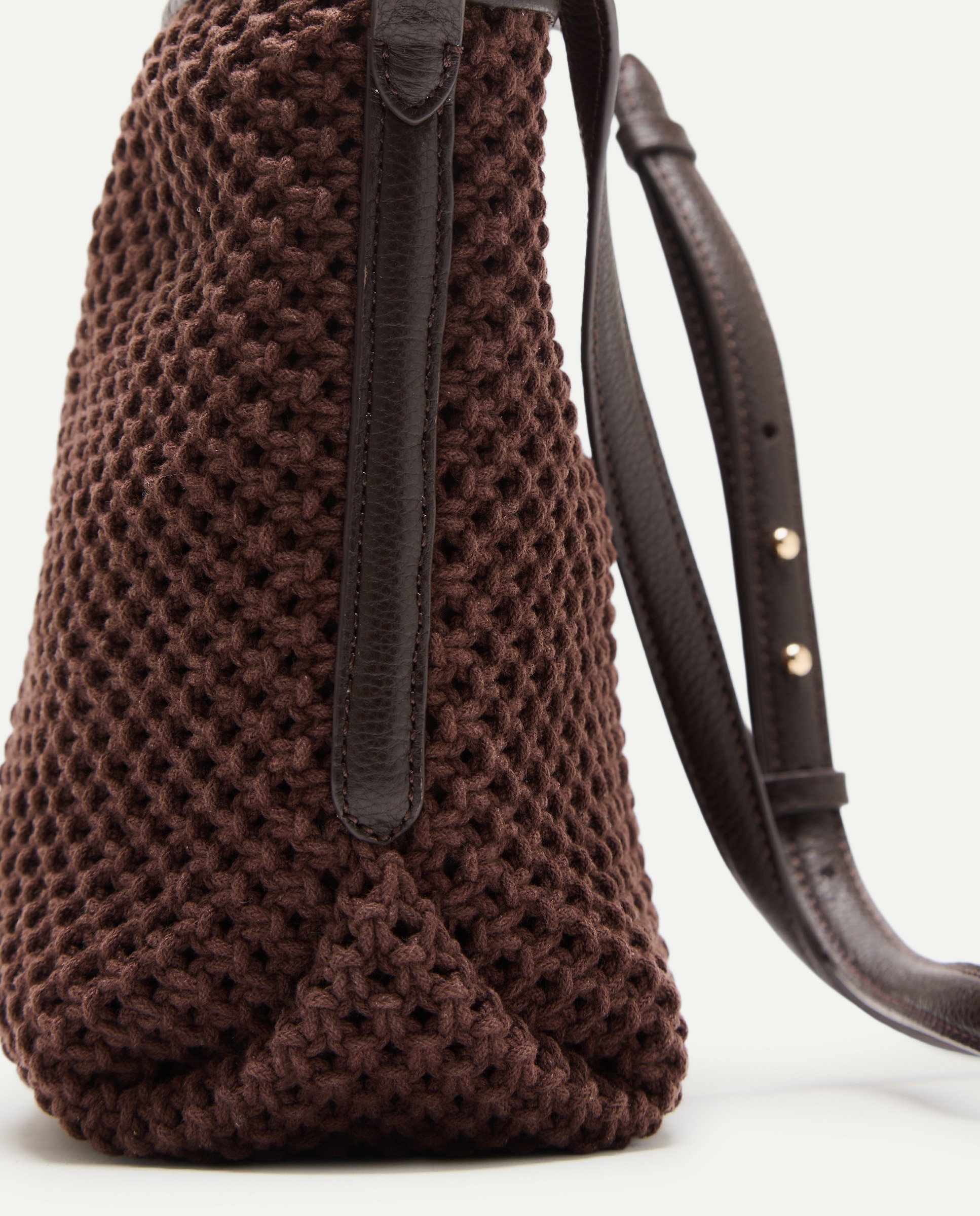 Mala a Tiracolo de Crochet em Pele Chocolate-4